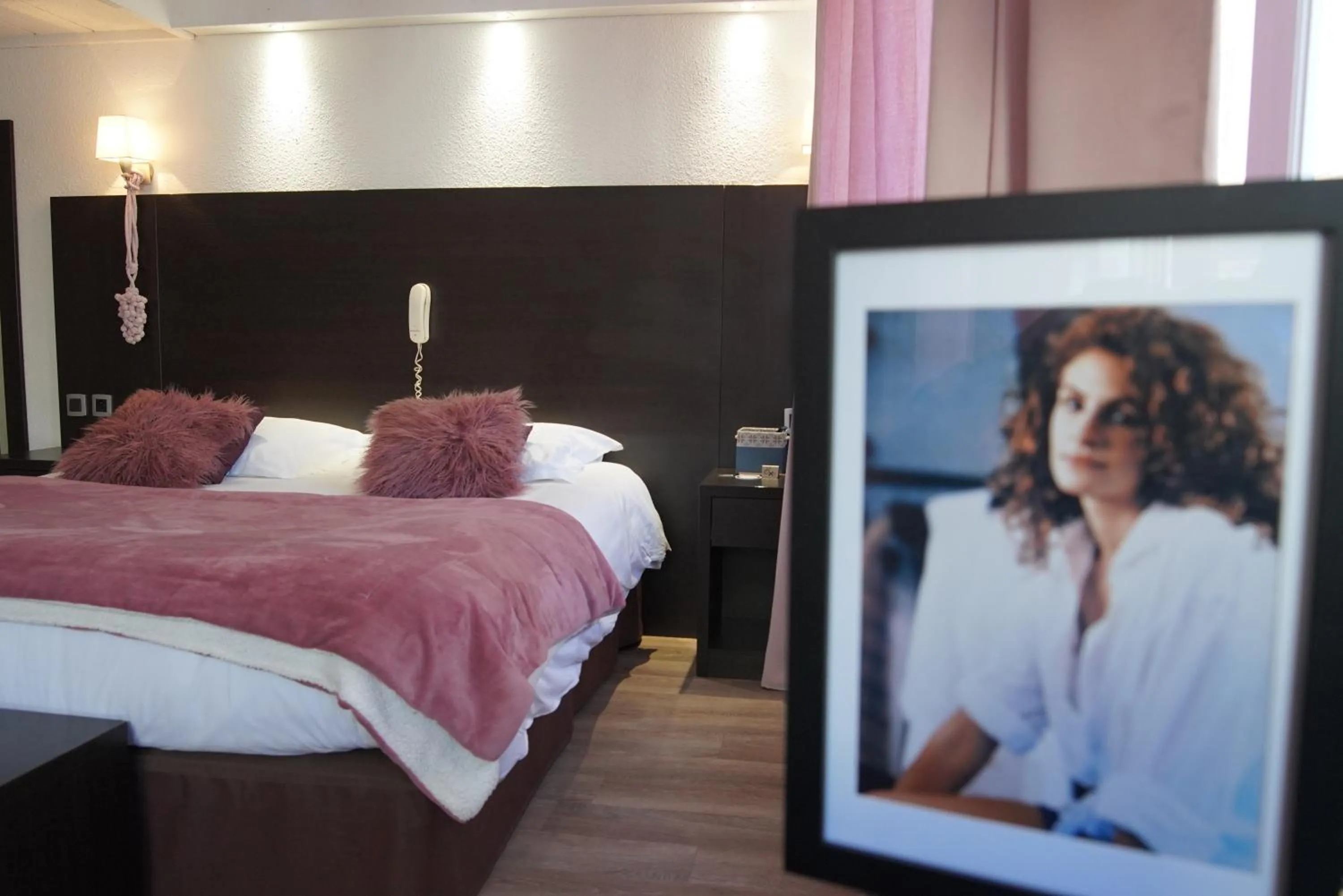 Photo of the whole room, Bed in ATH hôtel Athénée