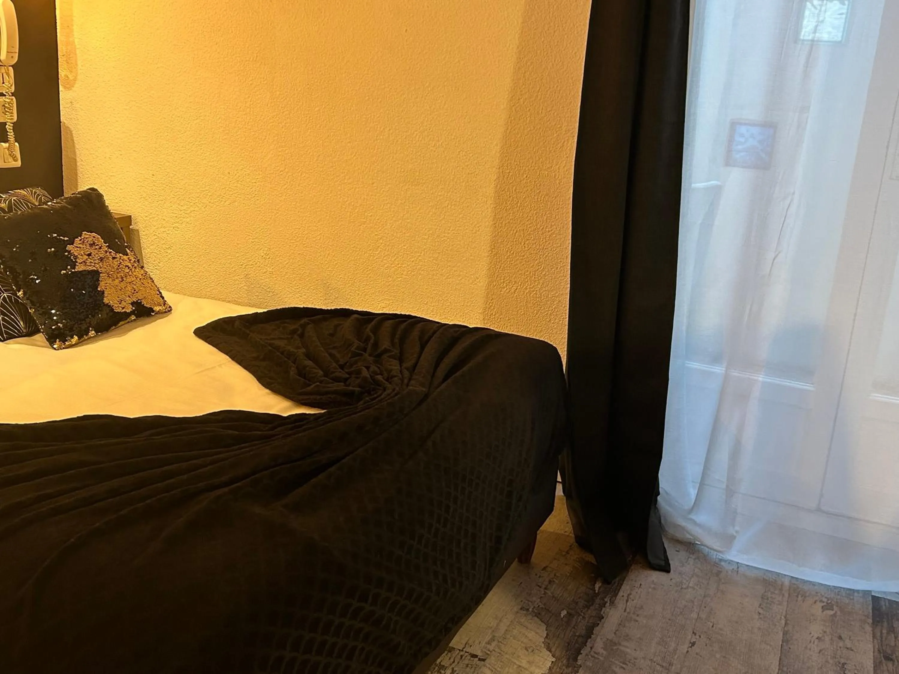 Bed in ATH hôtel Athénée