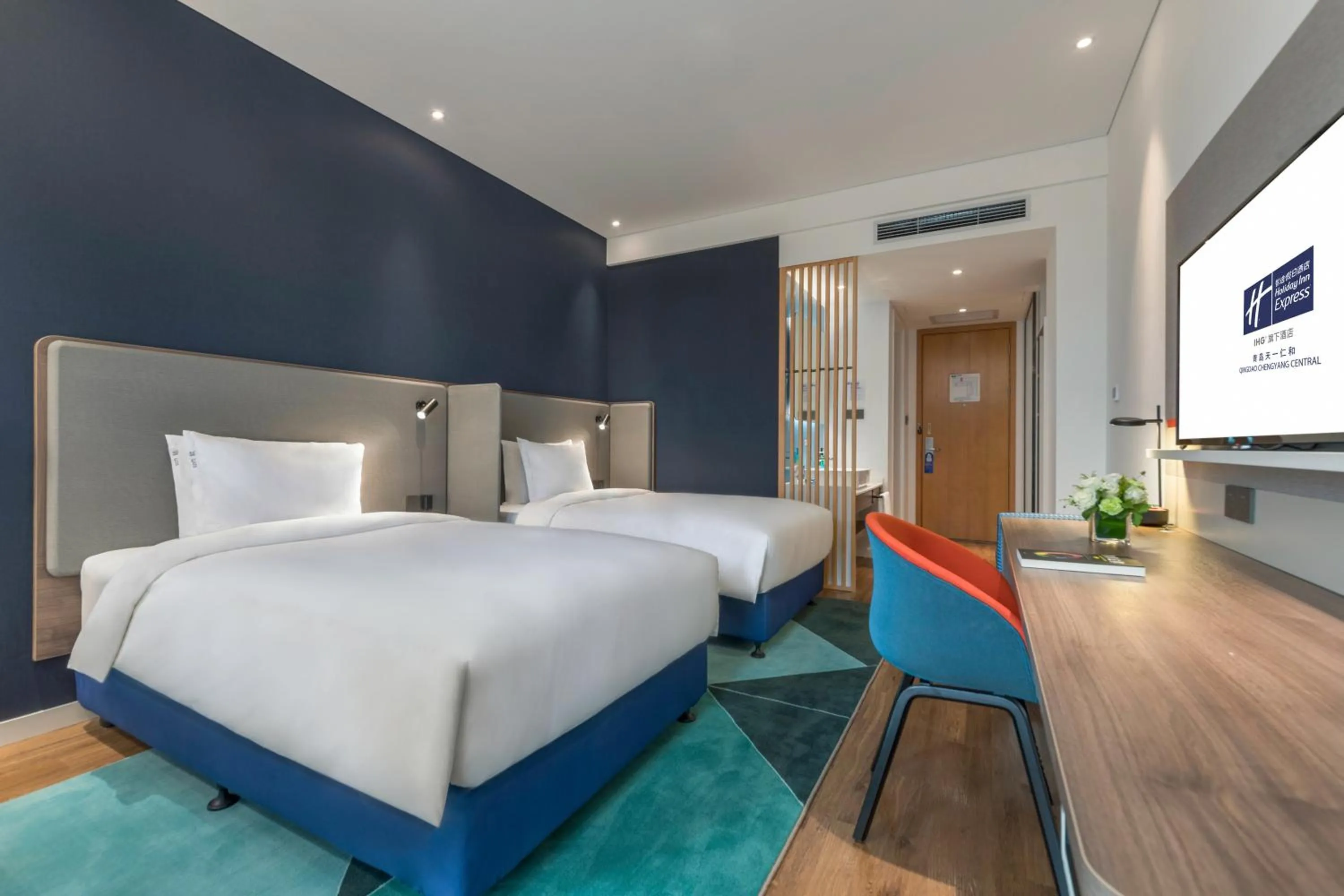 Bed in Holiday Inn Express Qingdao Chengyang Central by IHG