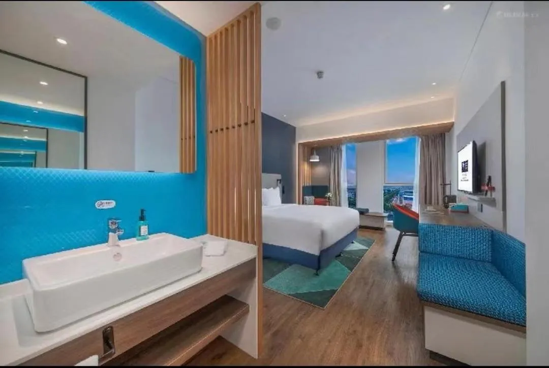 Bed in Holiday Inn Express Qingdao Chengyang Central by IHG