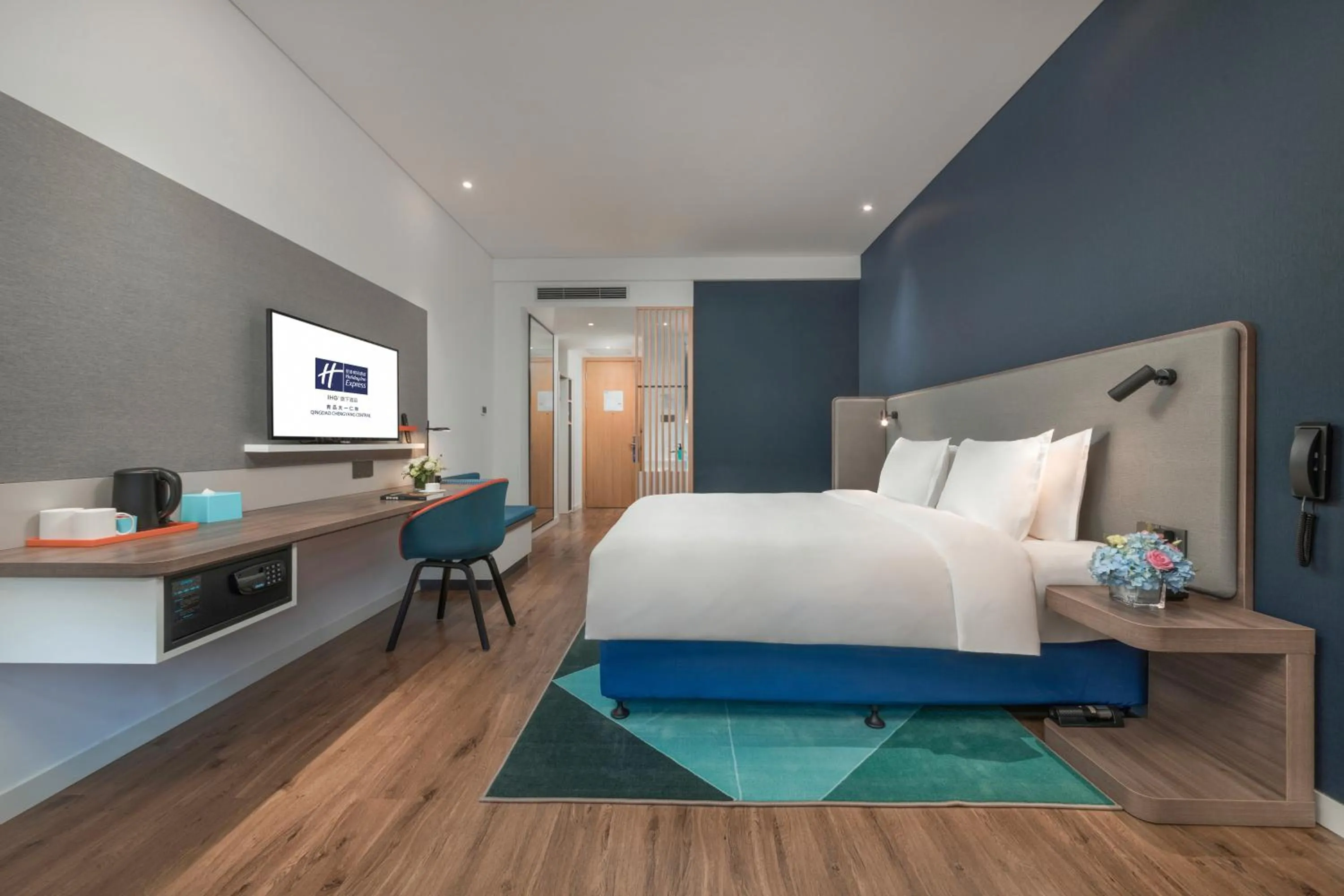 Bed in Holiday Inn Express Qingdao Chengyang Central by IHG