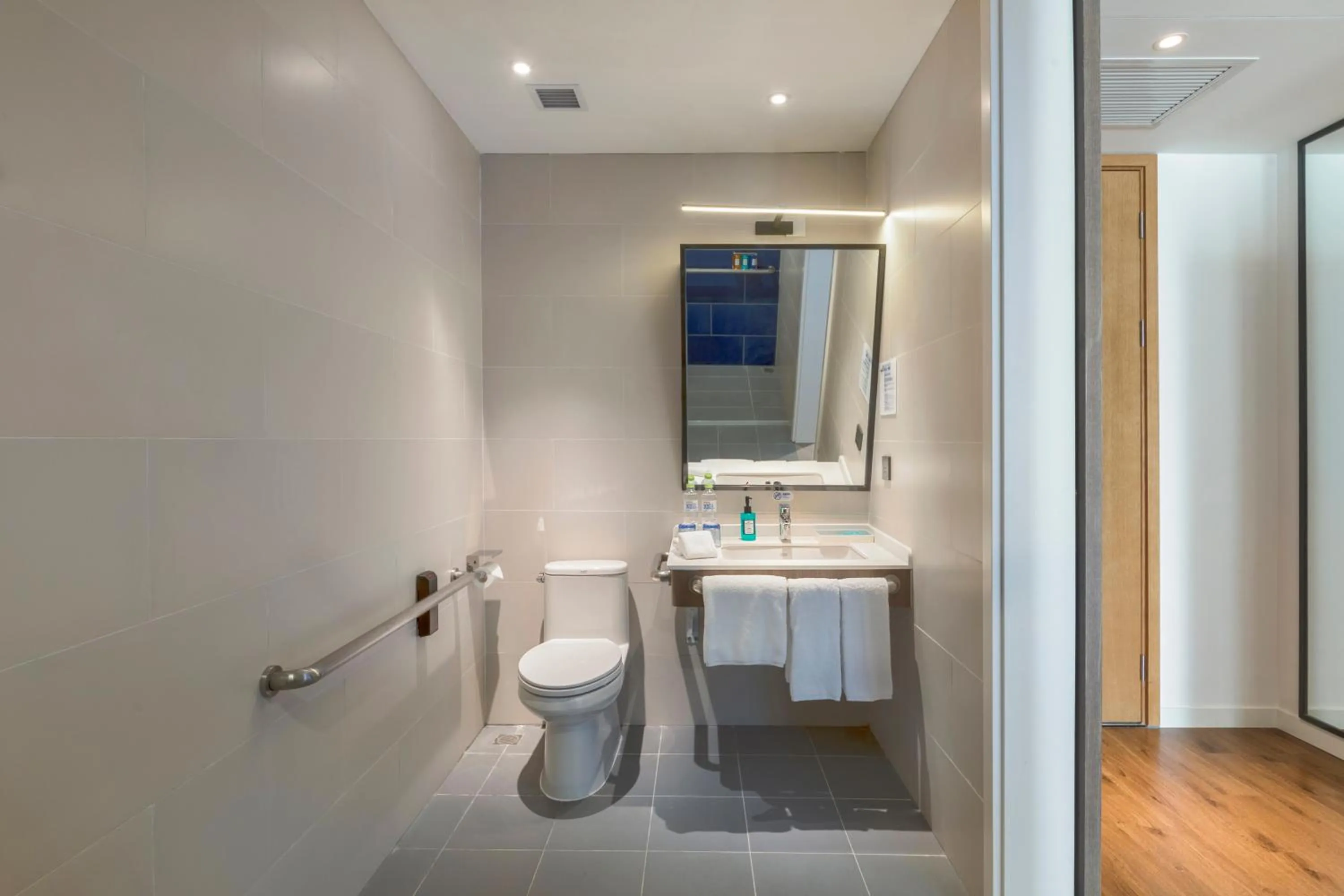 Holiday Inn Express Qingdao Chengyang Central by IHG