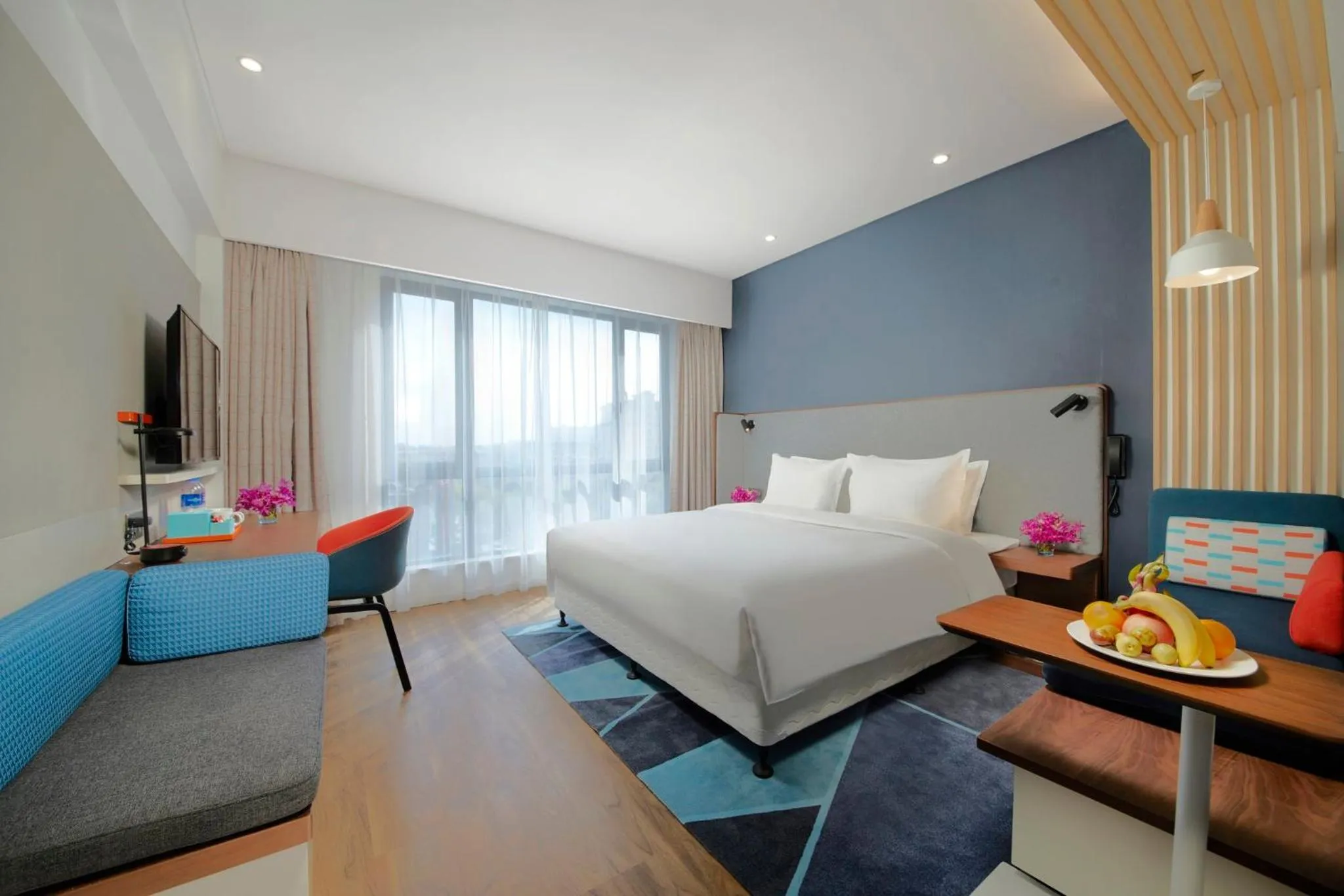 Photo of the whole room, Bed in Holiday Inn Express Qingdao Chengyang Central by IHG