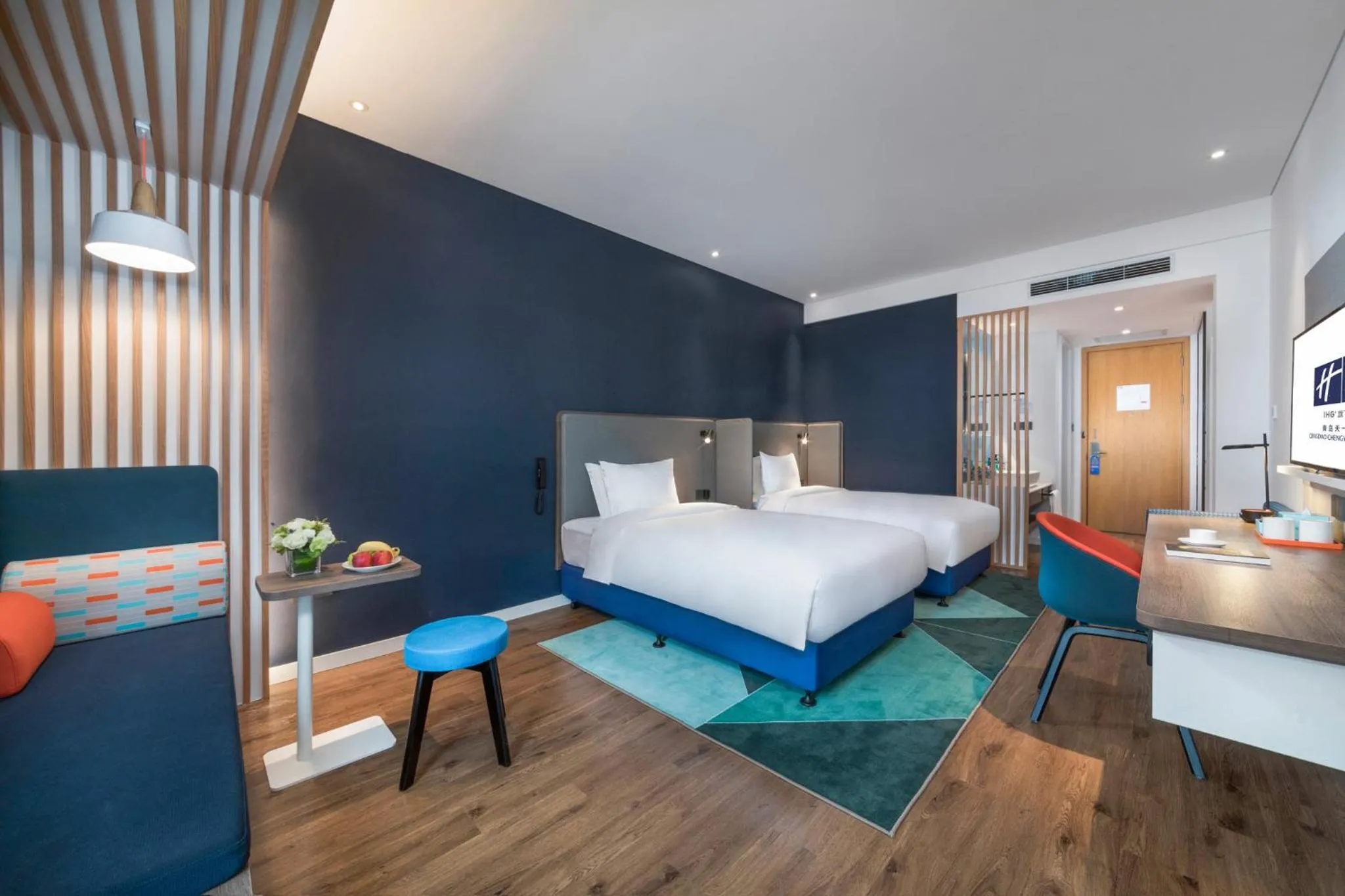 Photo of the whole room, Bed in Holiday Inn Express Qingdao Chengyang Central by IHG