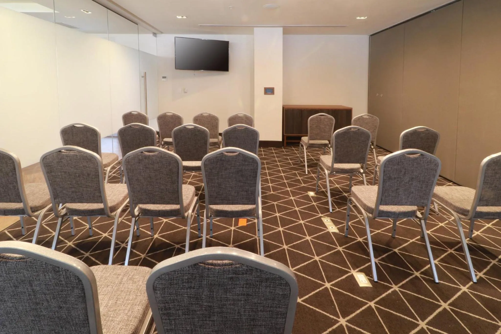 Meeting/conference room in Holiday Inn & Suites Monterrey Apodaca Zona Airport, an IHG hotel
