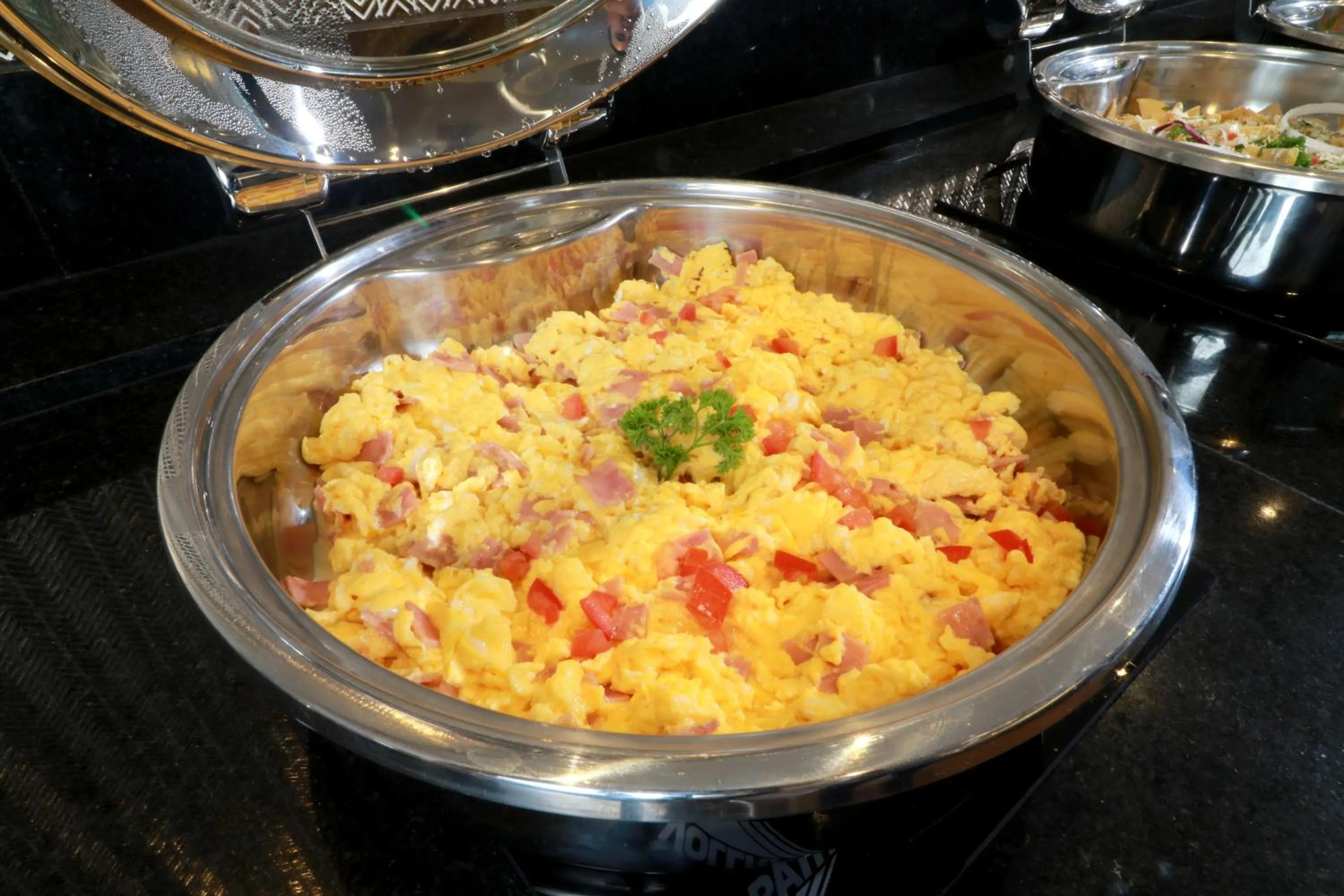 Food and drinks in Holiday Inn & Suites Monterrey Apodaca Zona Airport, an IHG hotel