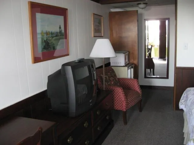 Decorative detail, TV/Entertainment Center in Sea Whale Motel