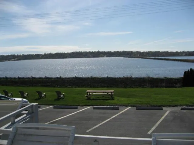 Day in Sea Whale Motel