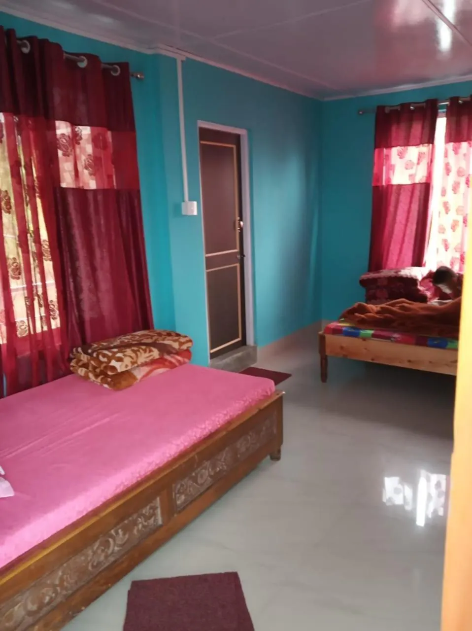 Bed in VAMOOSE CHAMLING