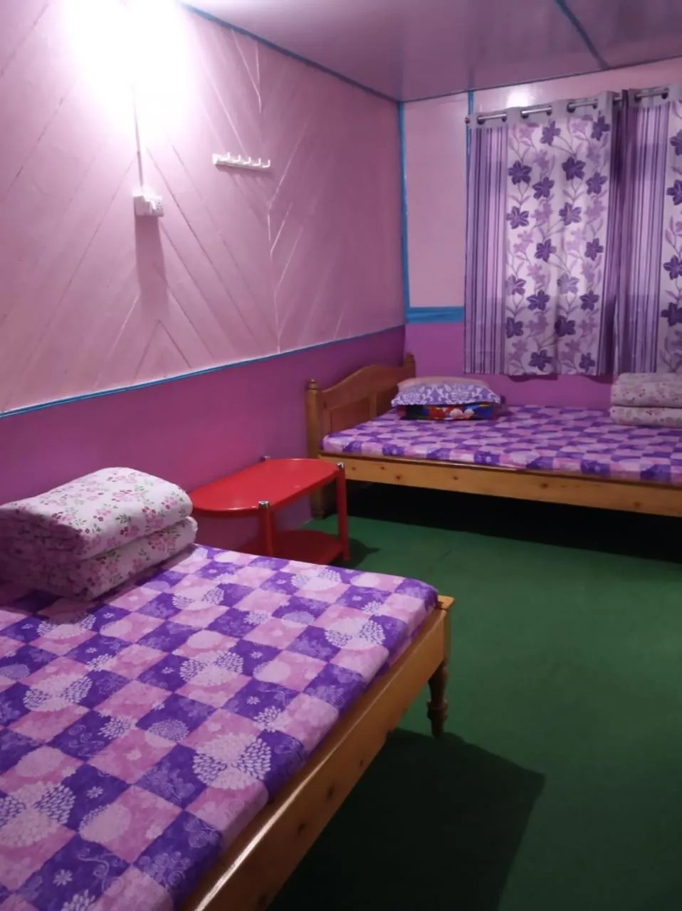 Bed in VAMOOSE CHAMLING