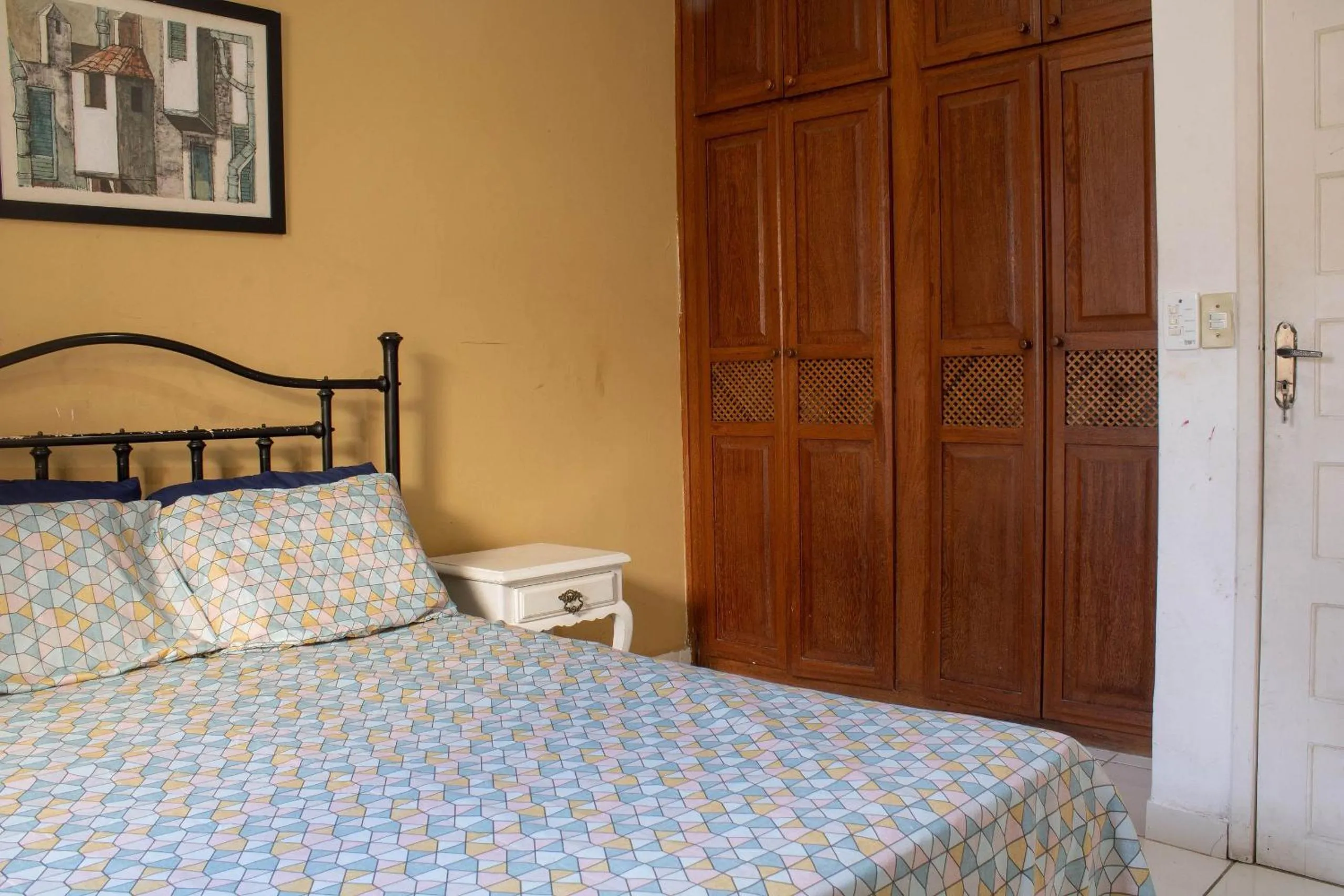 Bedroom, Bed in FAMILY- Conheça Cabo Frio e ARRAIAL e traga seu pet - Confira