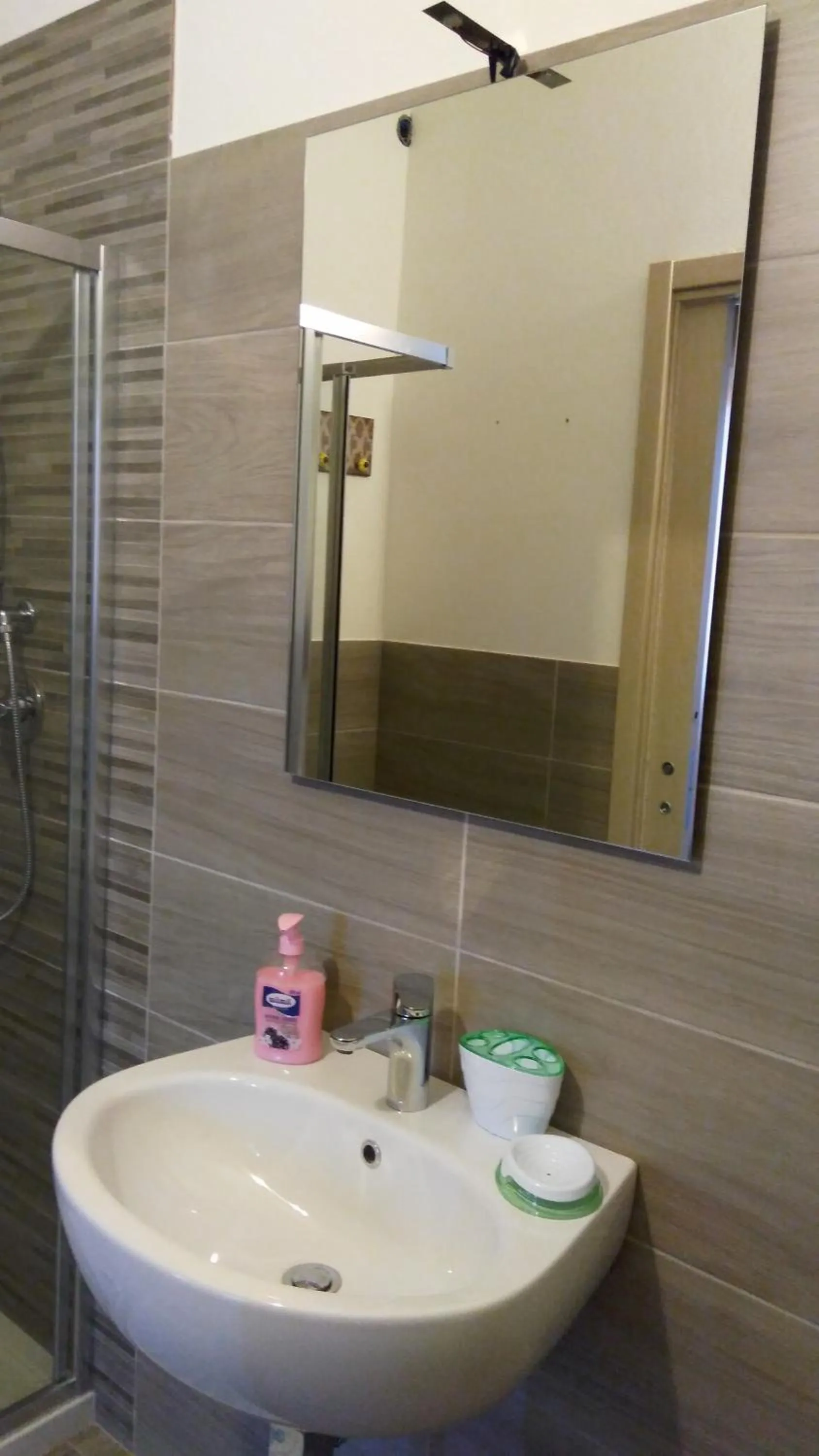 Shower in B&B Libellula