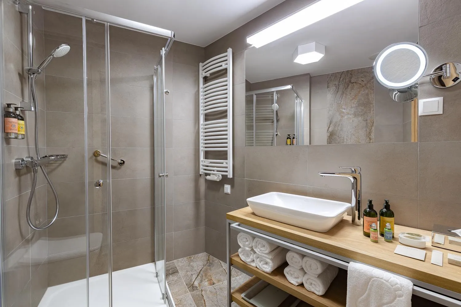 Shower in Platinum Mountain Hotel&SPA