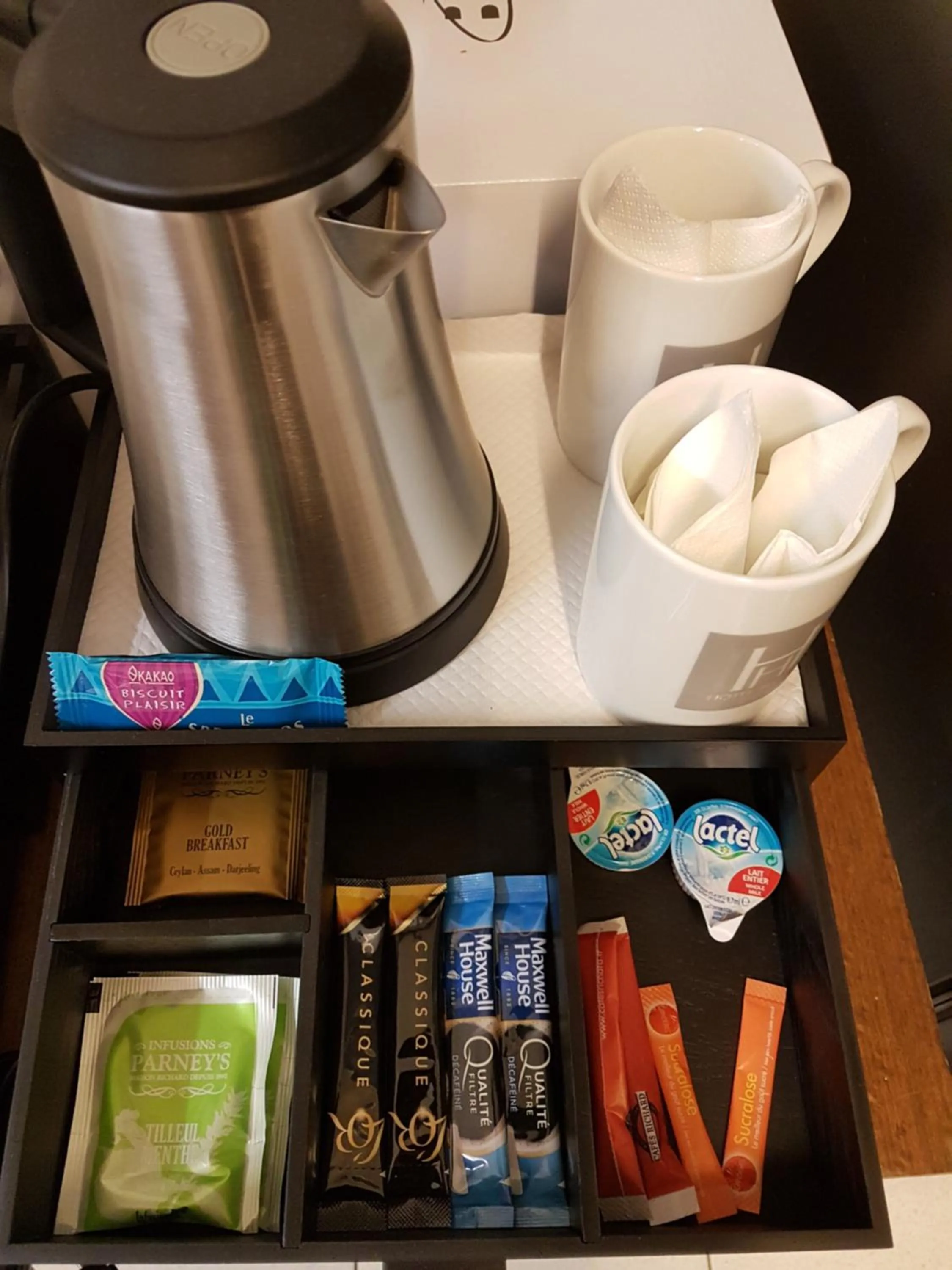 Coffee/tea facilities in Hôtel Harvey