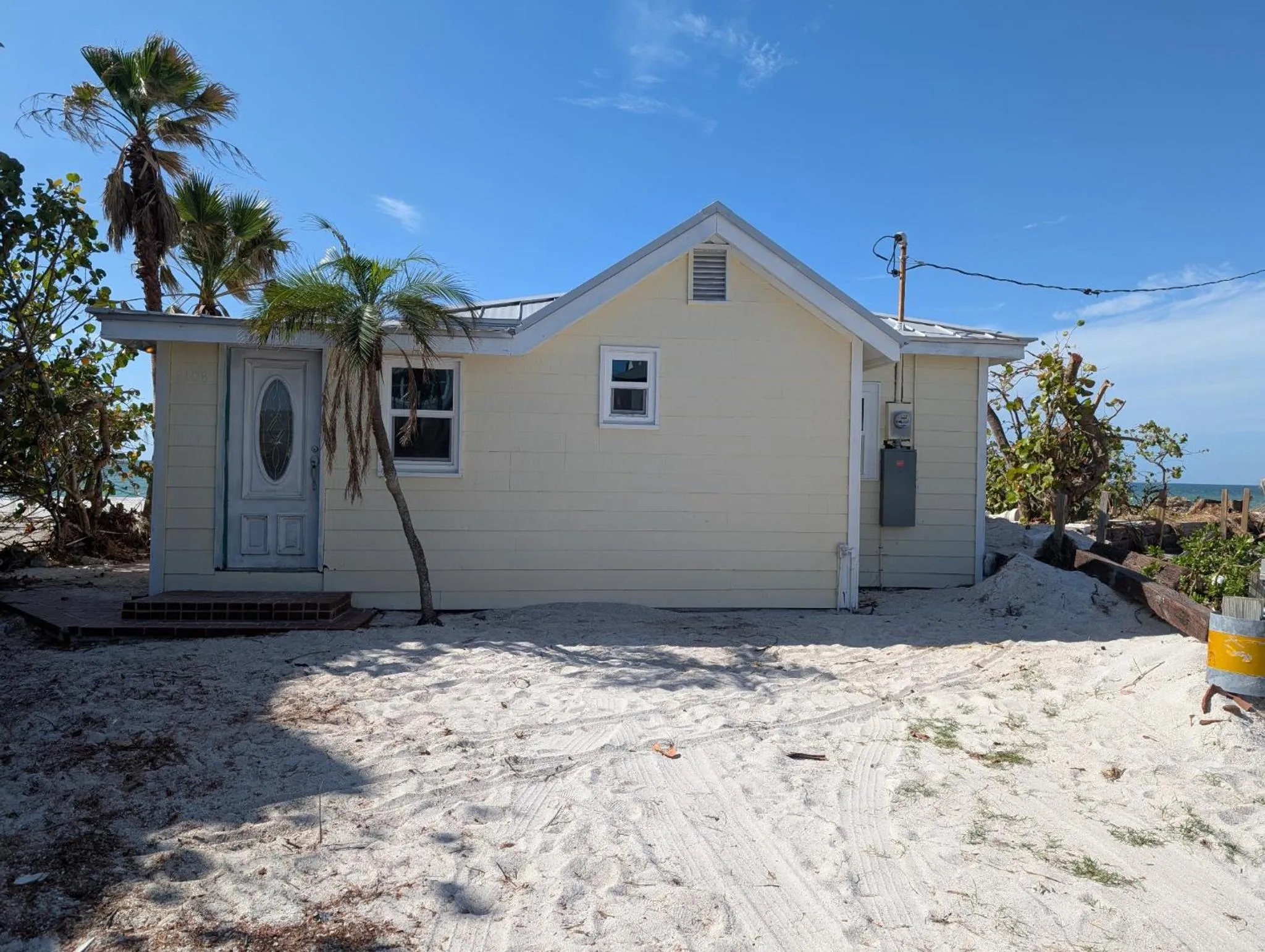 Property building in Bungalow Beach Resort