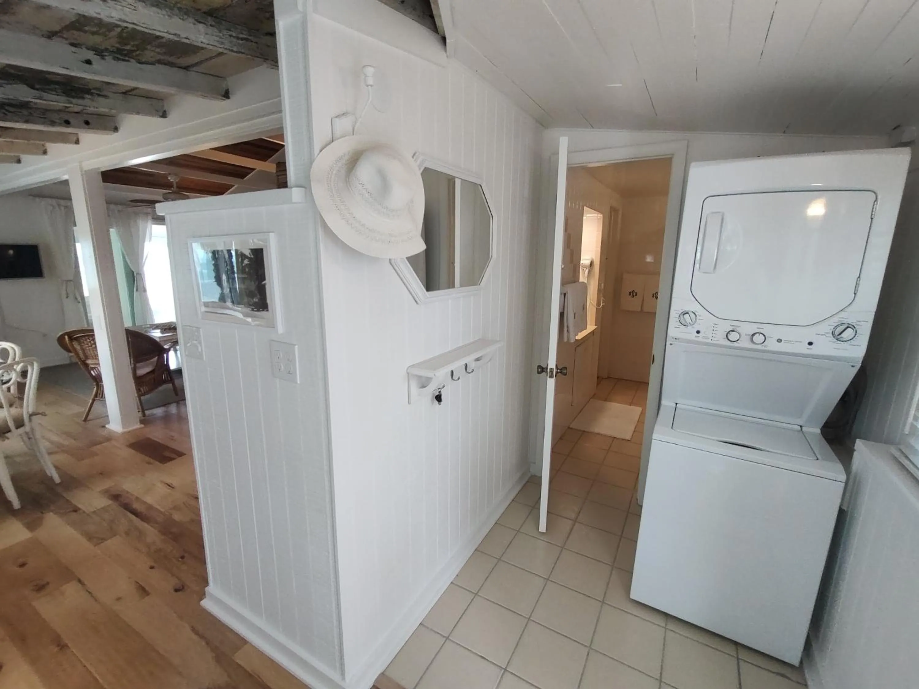 washing machine in Bungalow Beach Resort