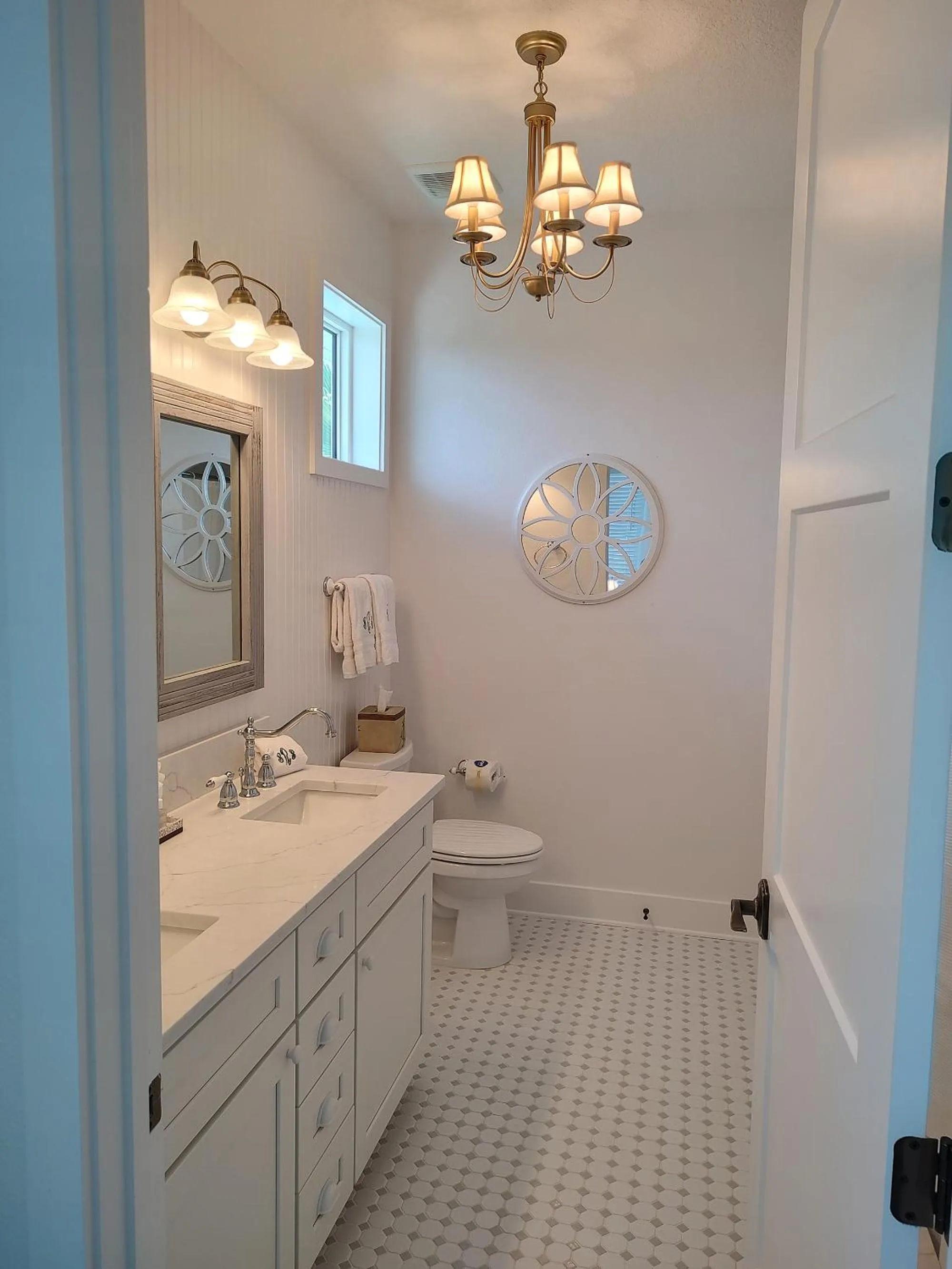 Bathroom in Bungalow Beach Resort