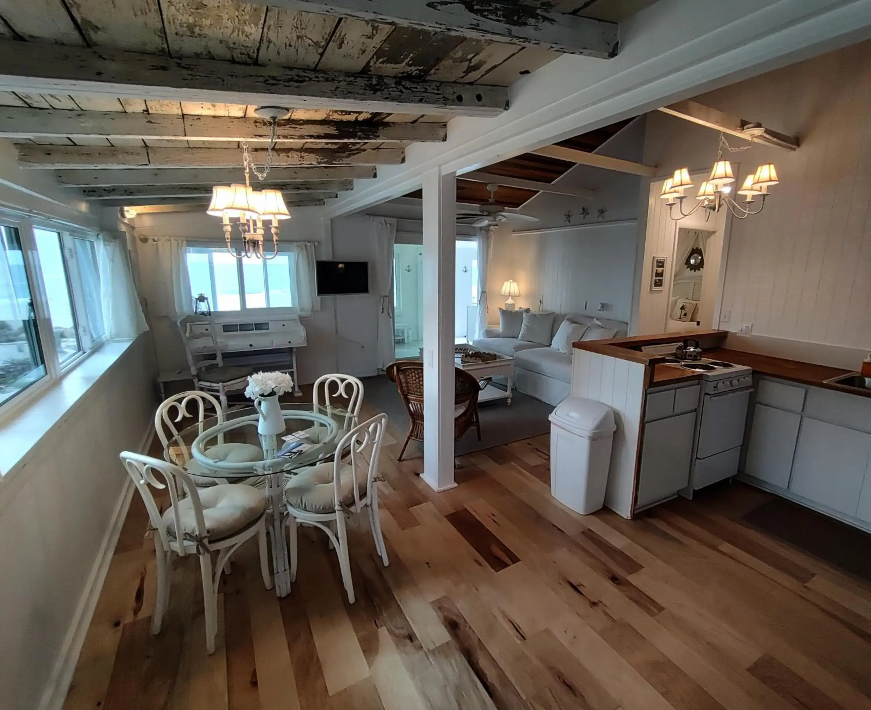 Two-Bedroom Bungalow in Bungalow Beach Resort Two-Bedroom Bungalow in Bungalow Beach Resort