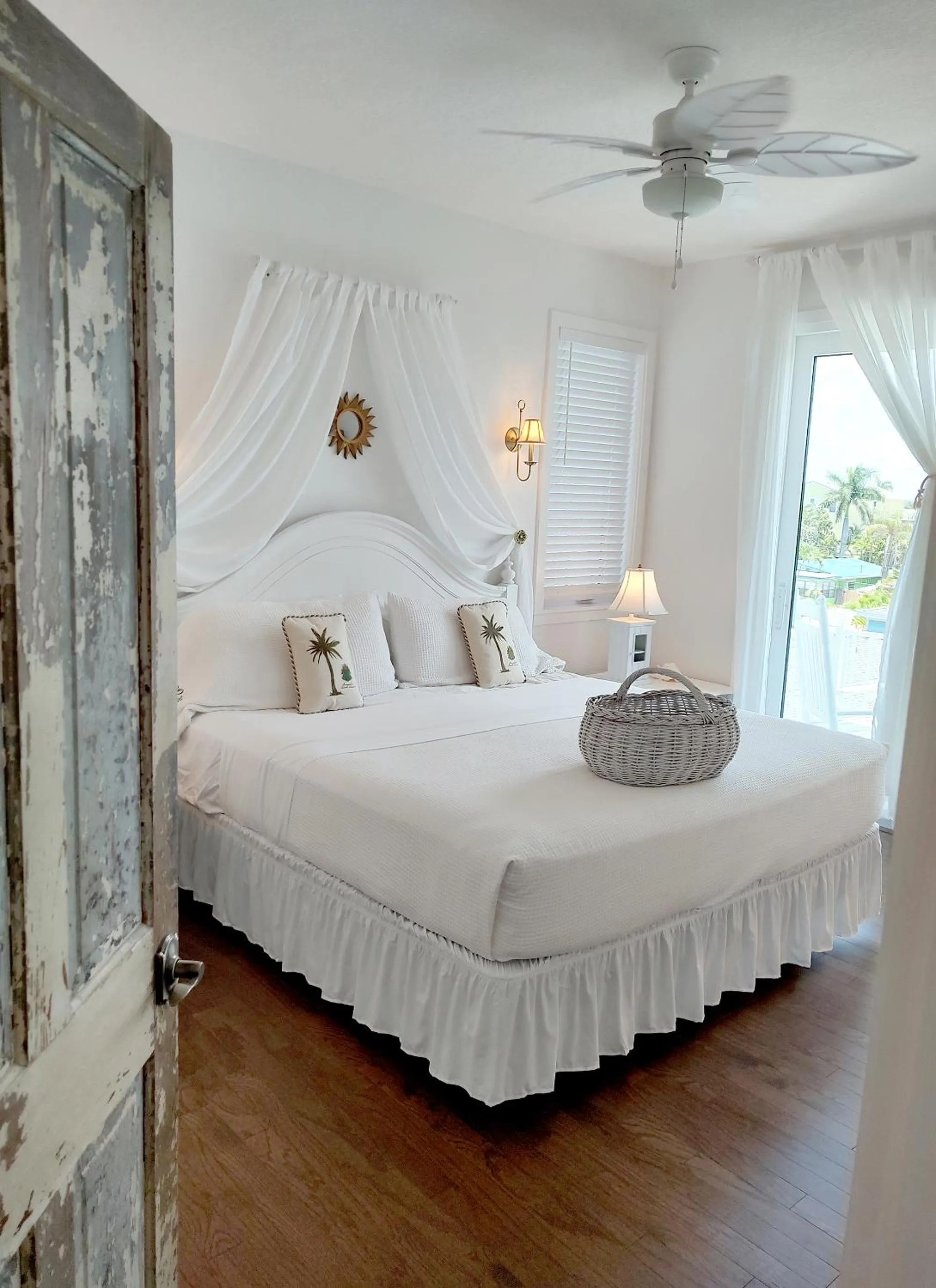 Bedroom, Bed in Bungalow Beach Resort