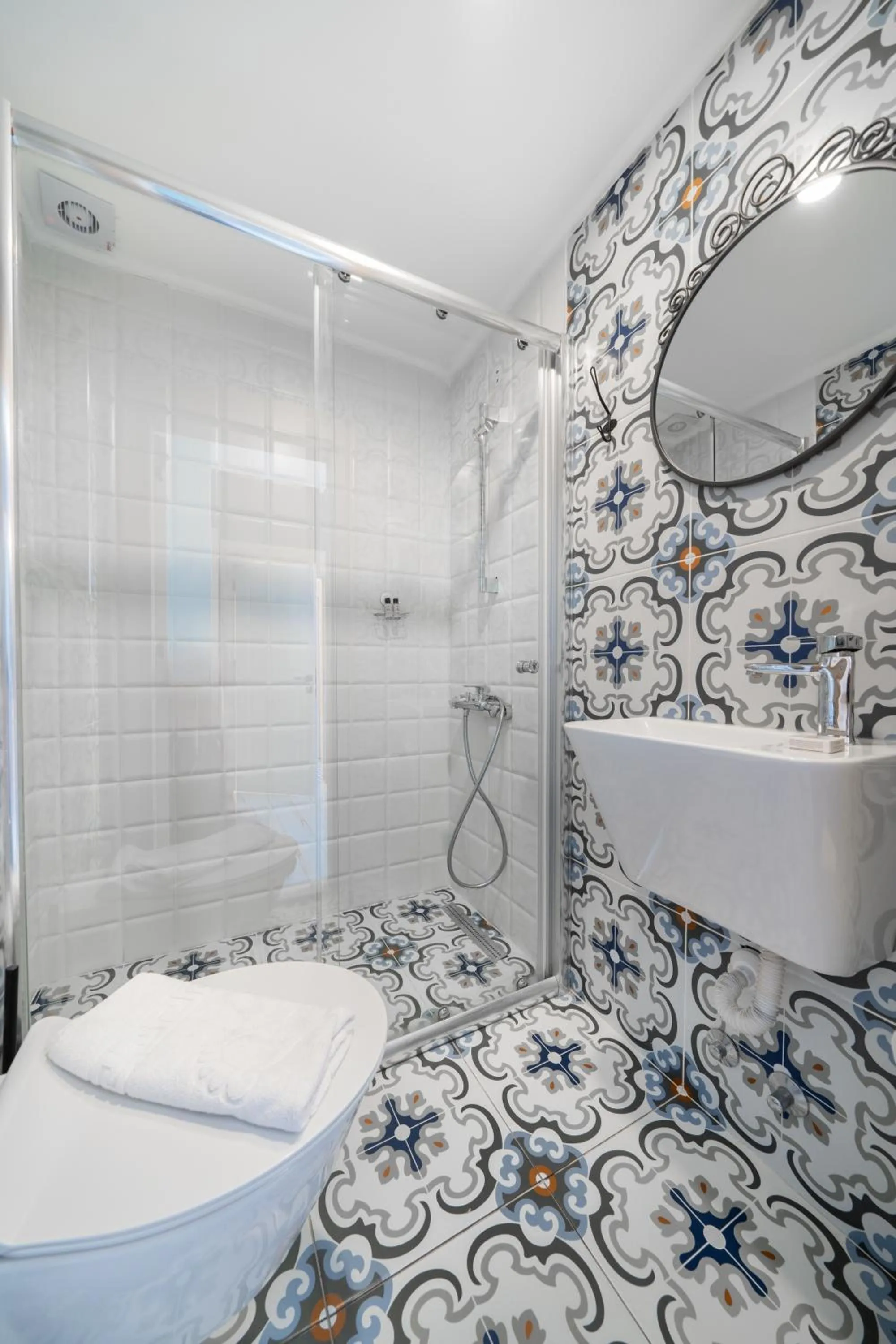 Shower in İsinda Pansiyon