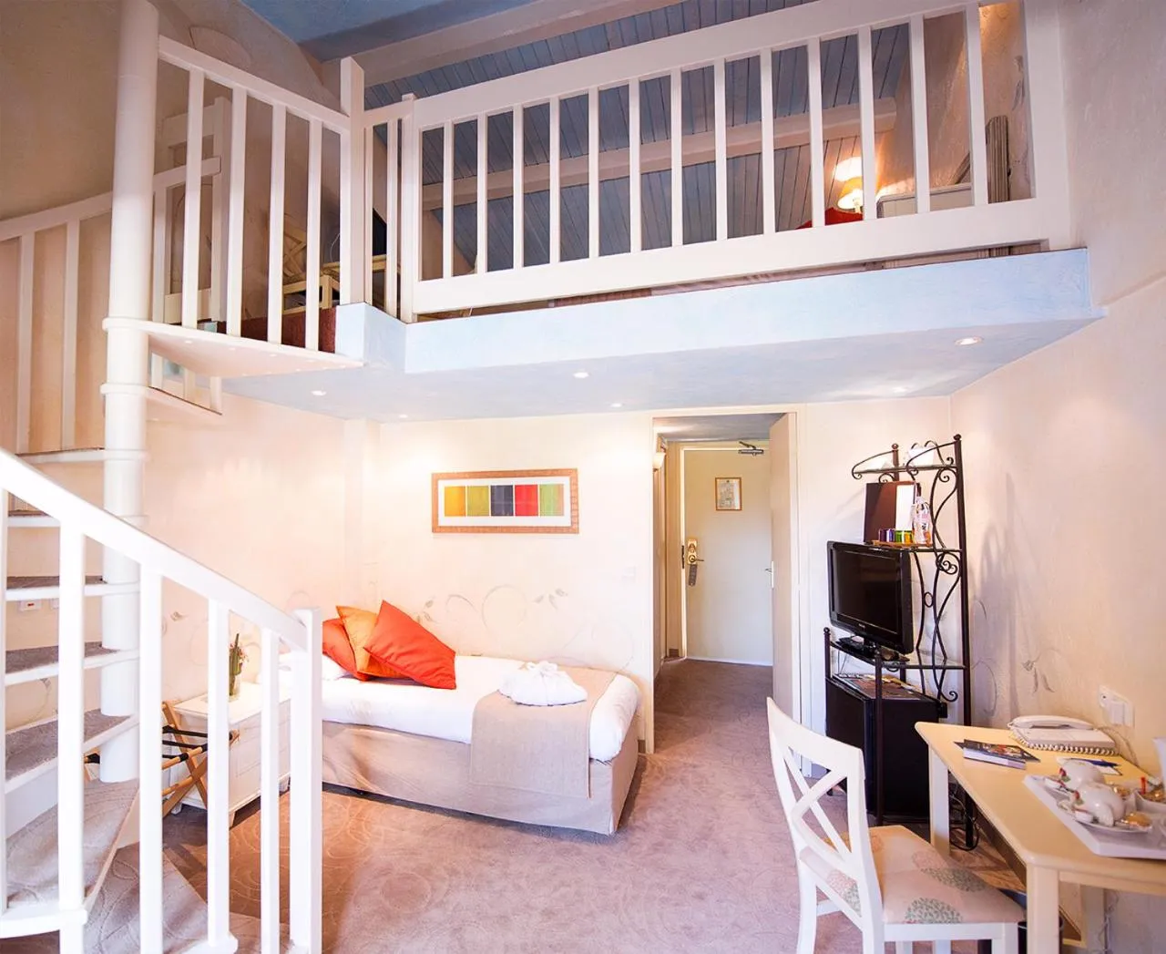 Living room, Bed in Castel 'Provence