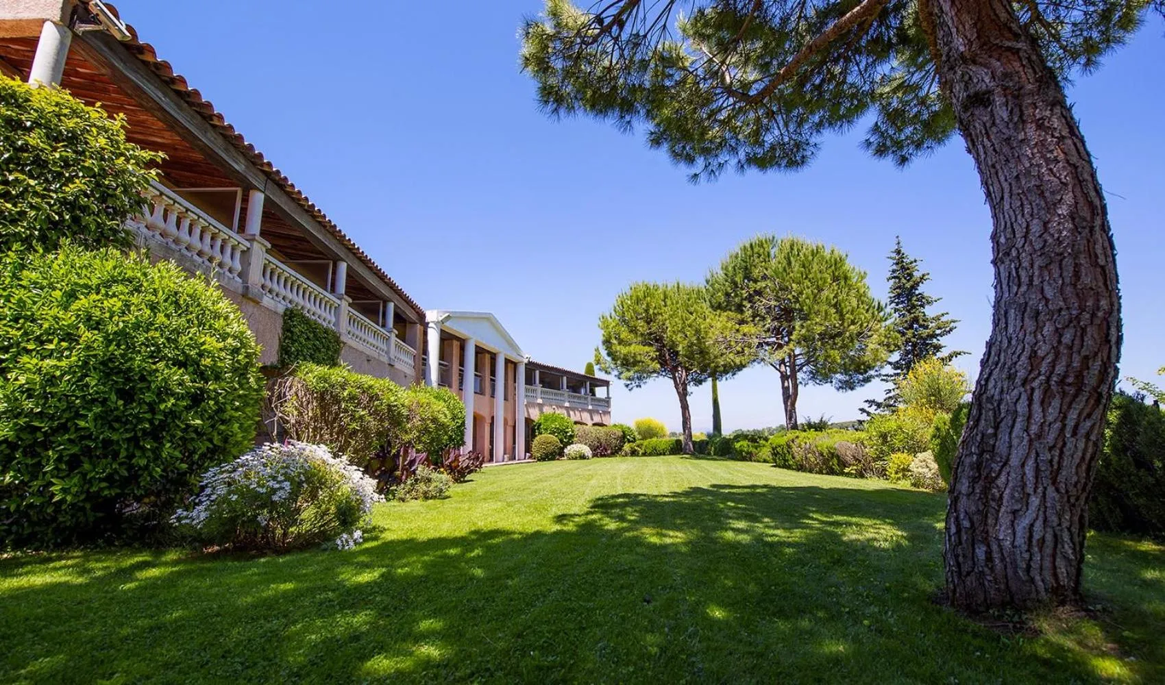 Property building in Castel 'Provence