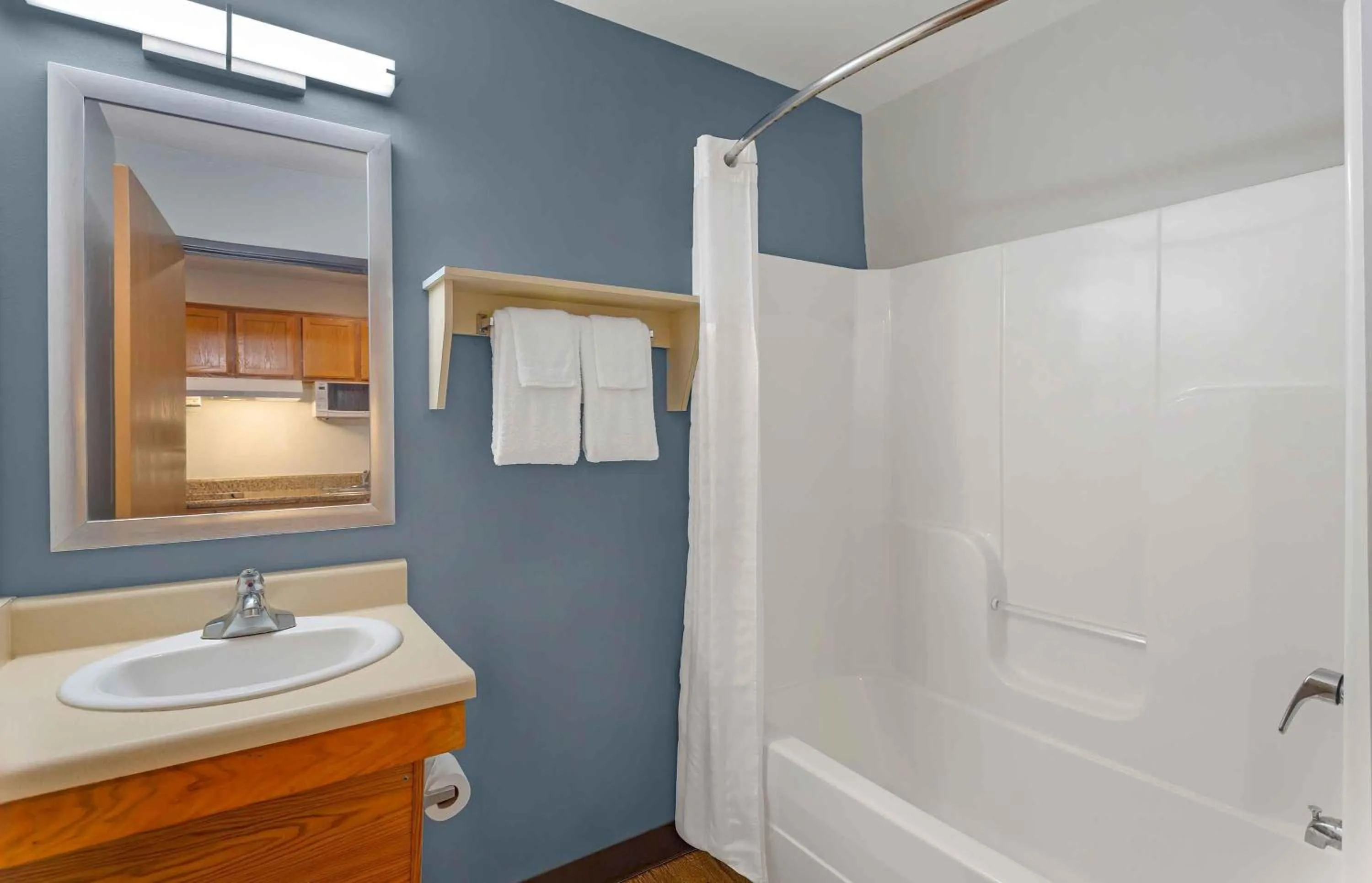 Bathroom in Extended Stay America Select Suites - Fort Myers - Northeast