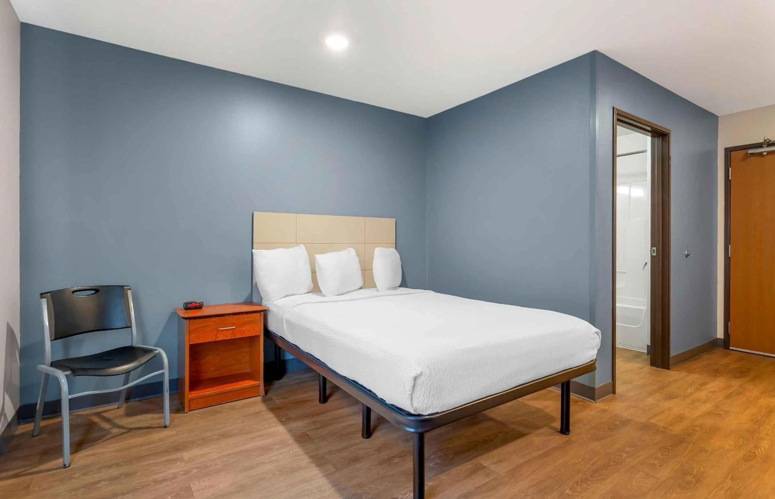 Bedroom, Bed in Extended Stay America Select Suites - Fort Myers - Northeast