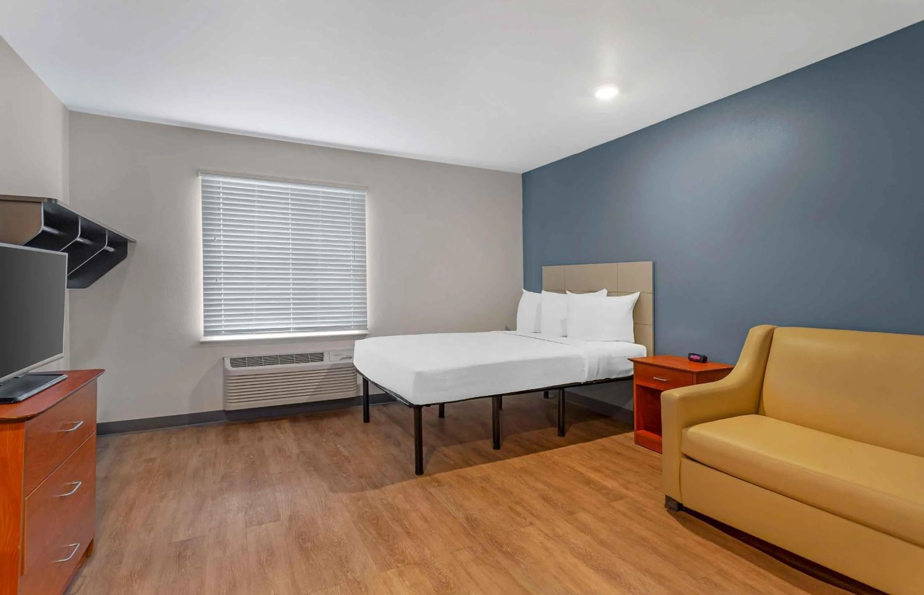 Bedroom in Extended Stay America Select Suites - Fort Myers - Northeast