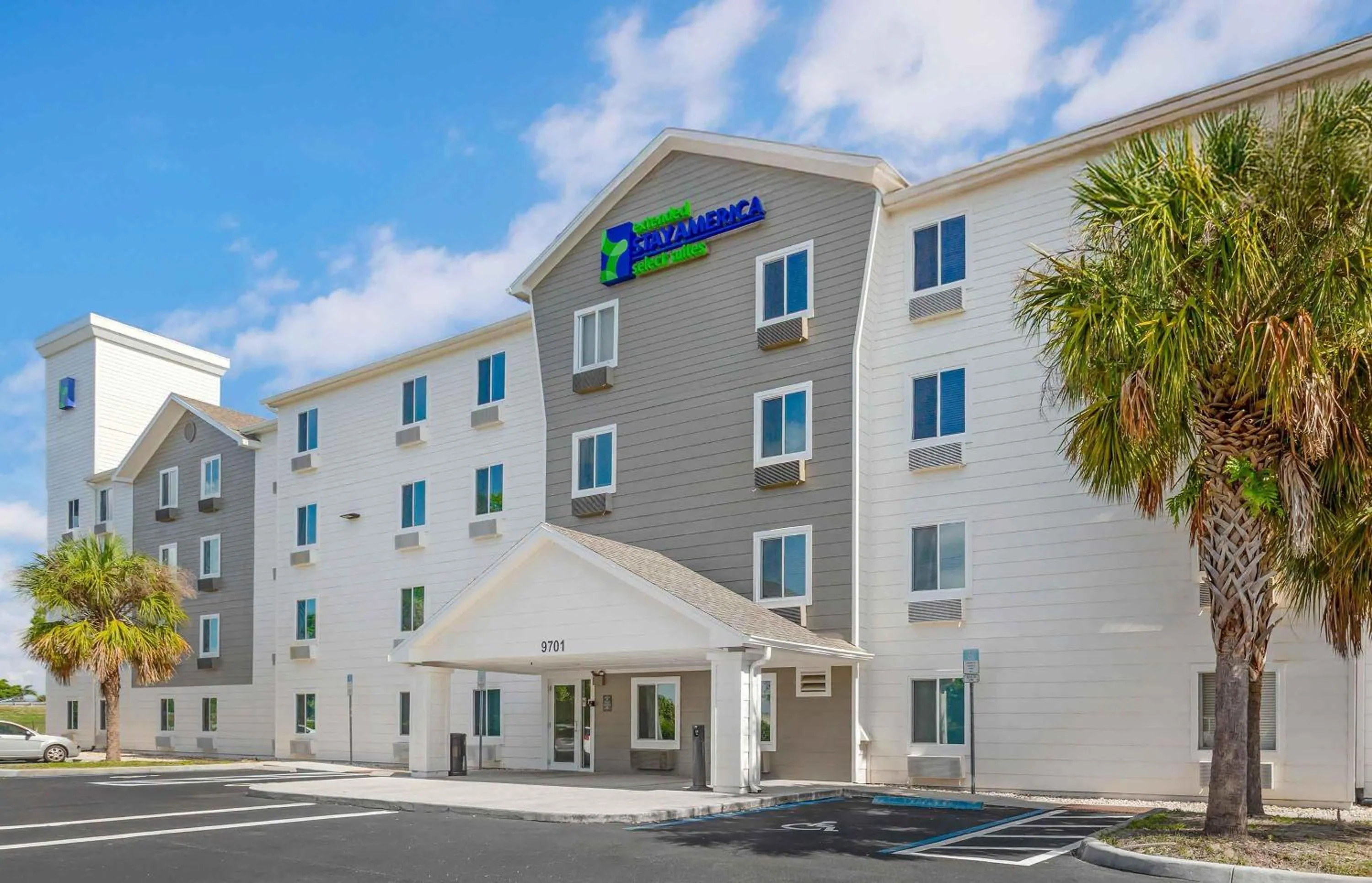 Property building in Extended Stay America Select Suites - Fort Myers - Northeast