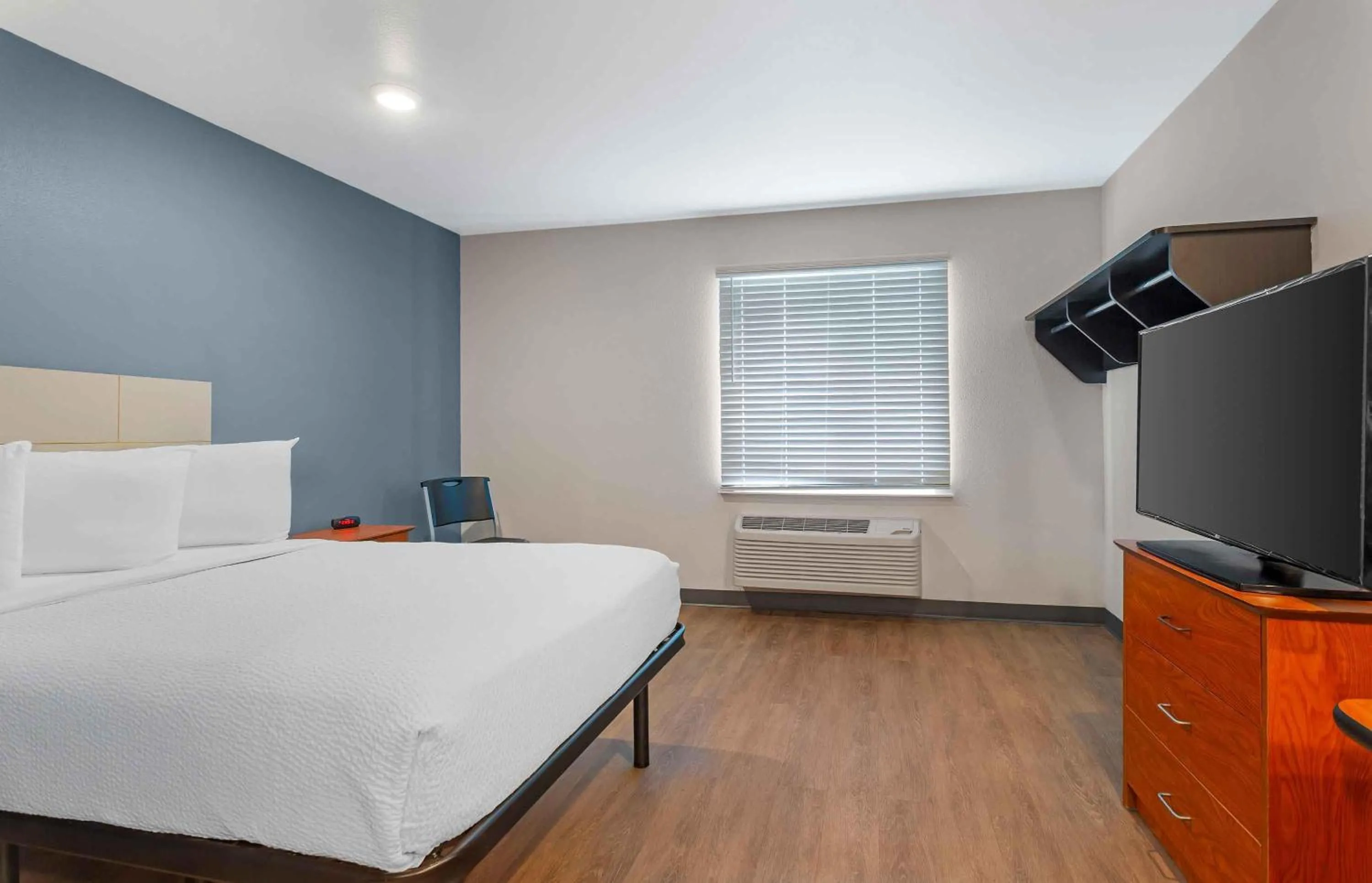 Bedroom, Bed in Extended Stay America Select Suites - Fort Myers - Northeast