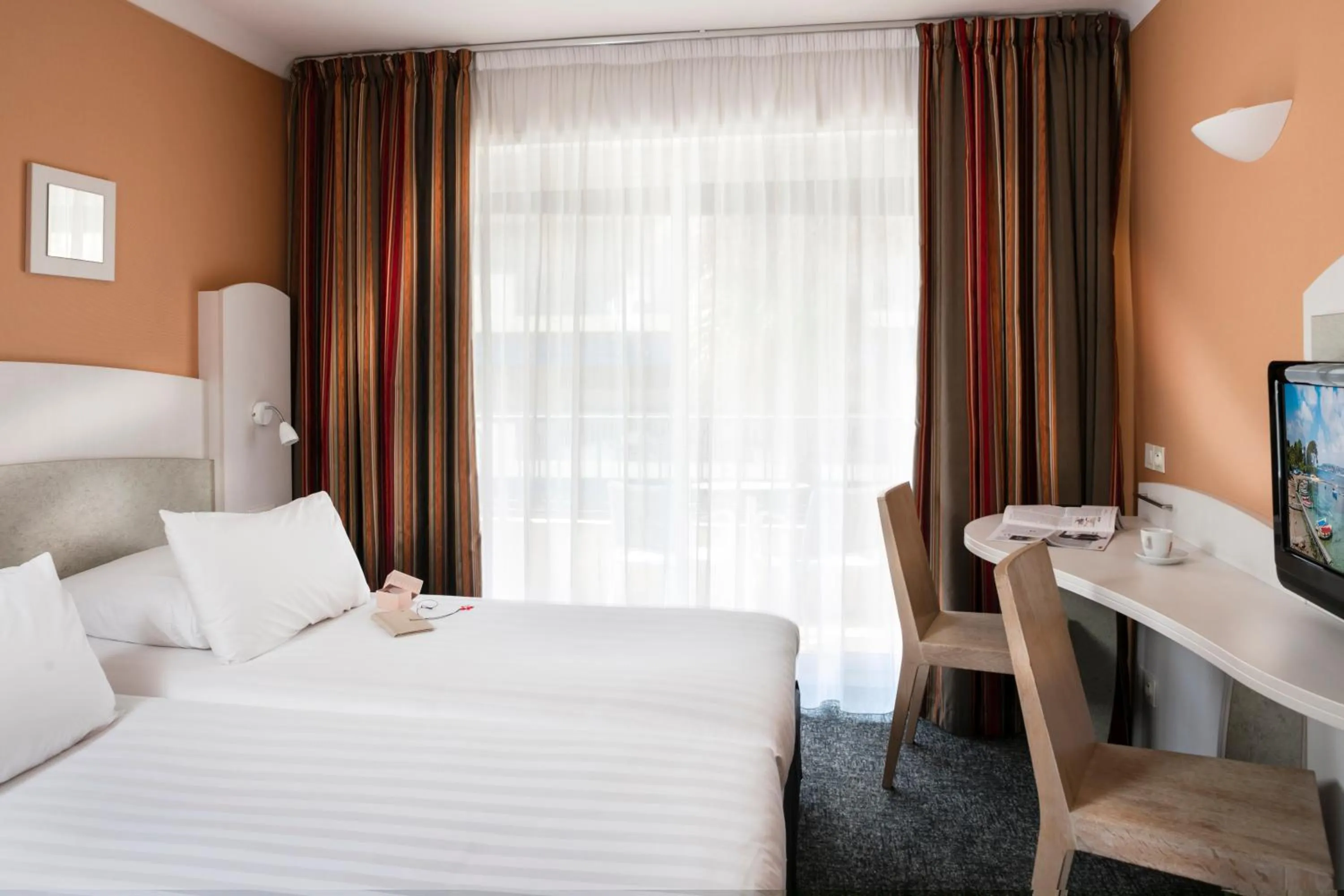 Bedroom, Bed in Best Western Astoria