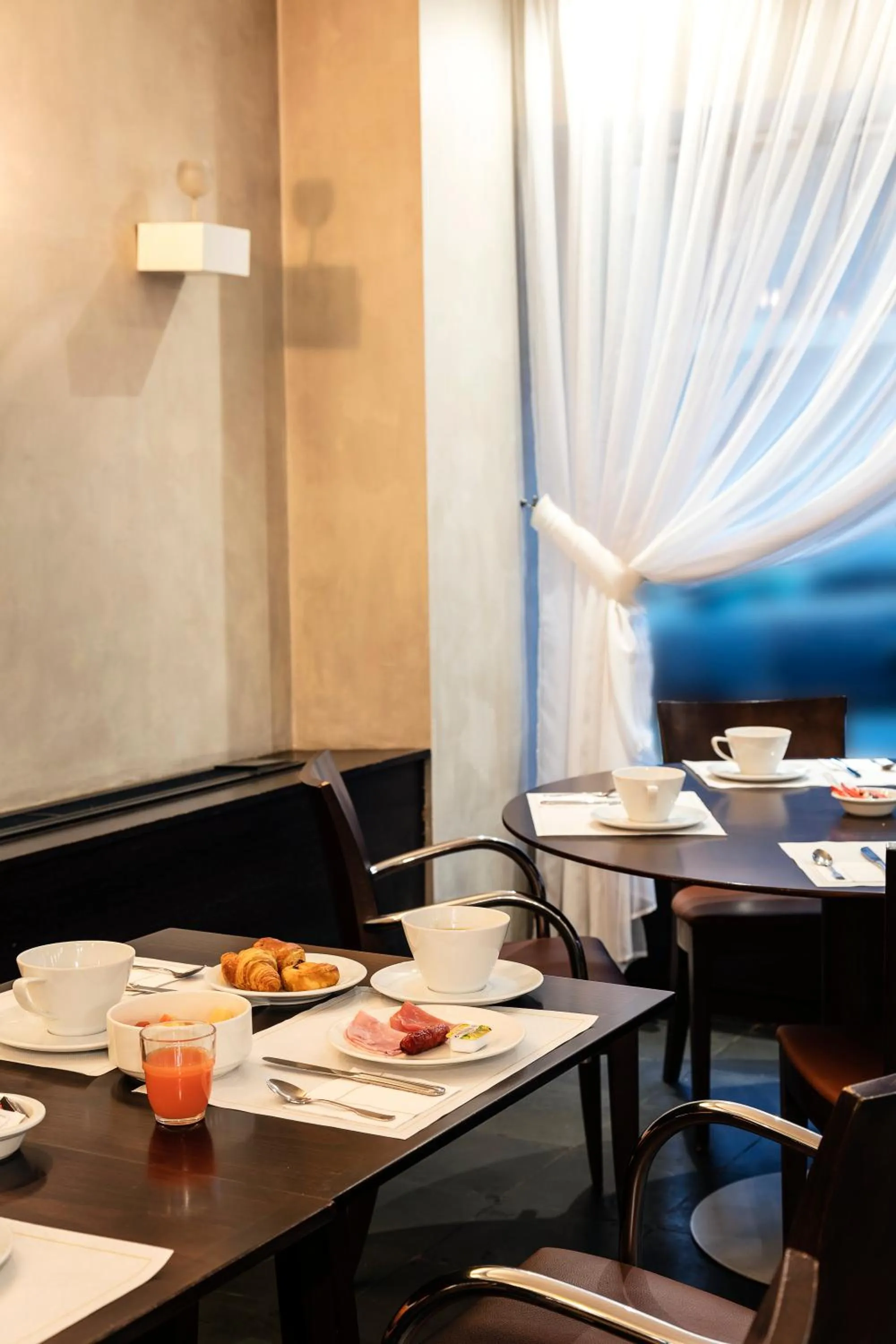 Restaurant/places to eat in Best Western Astoria