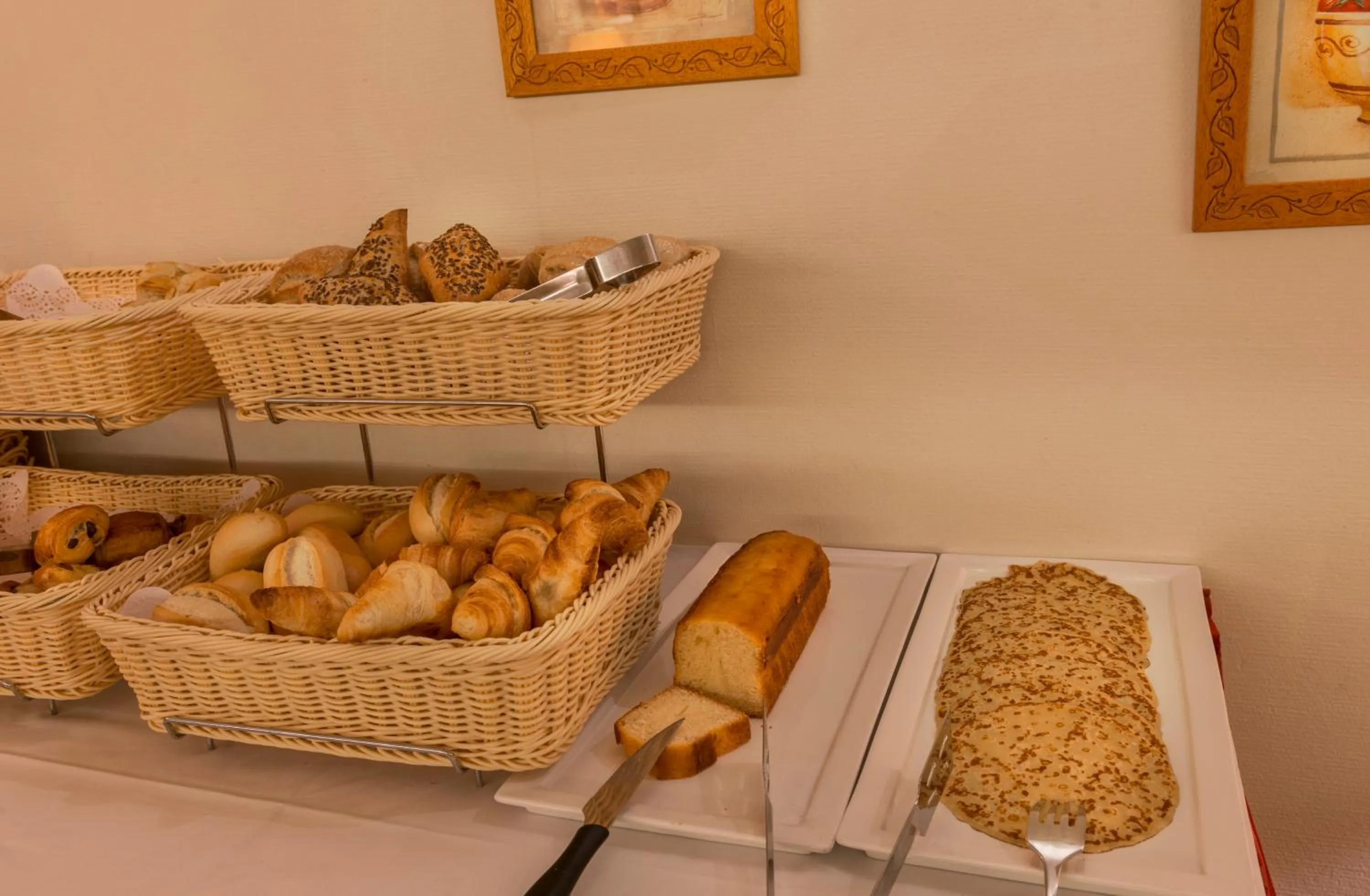 Breakfast in Hotel France Albion