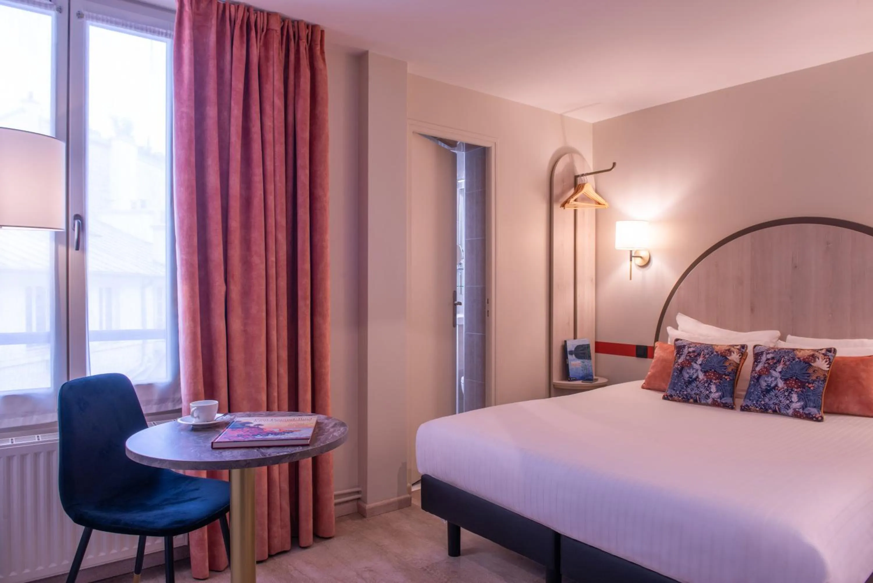 Bedroom, Bed in Hotel France Albion