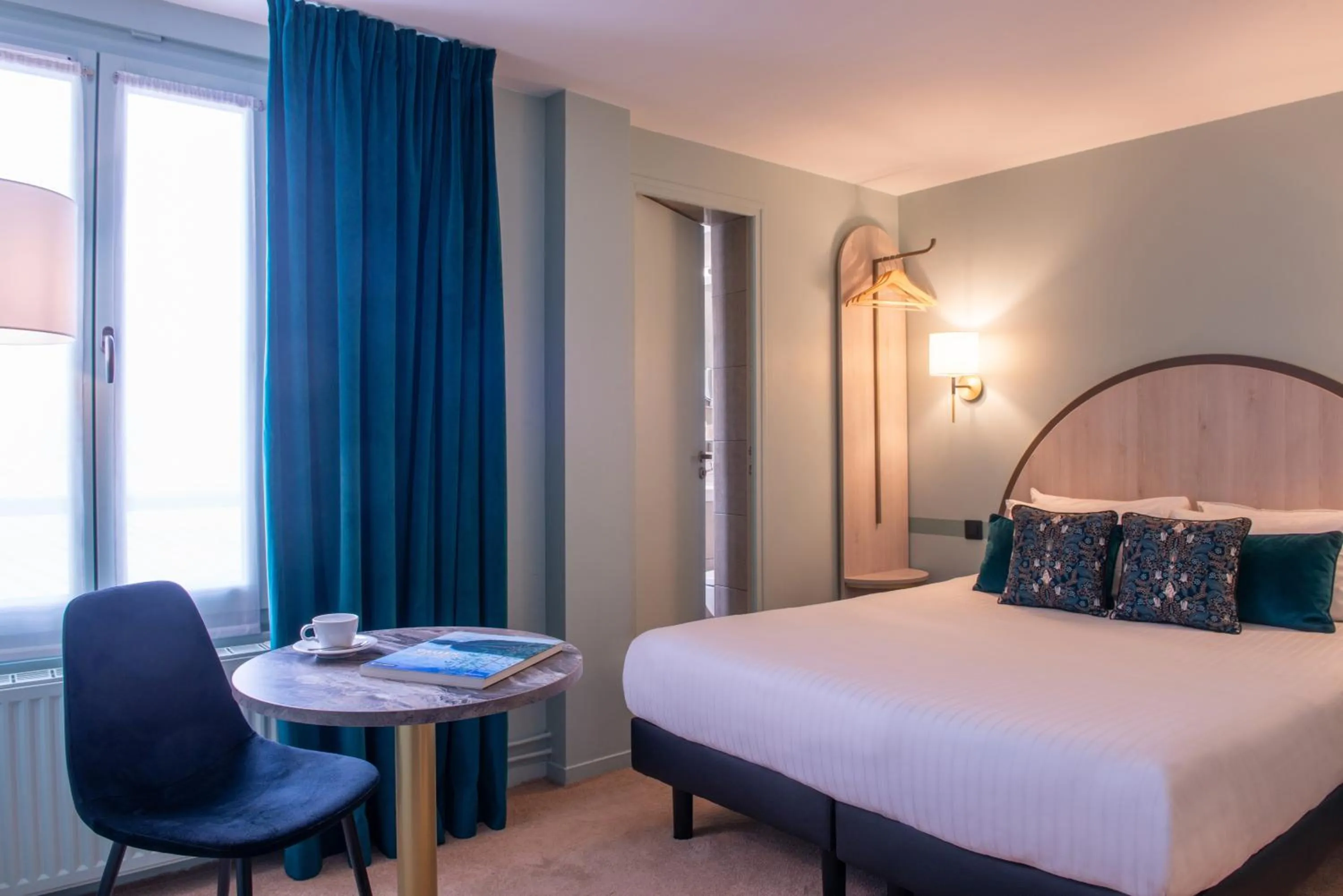 Bedroom, Bed in Hotel France Albion