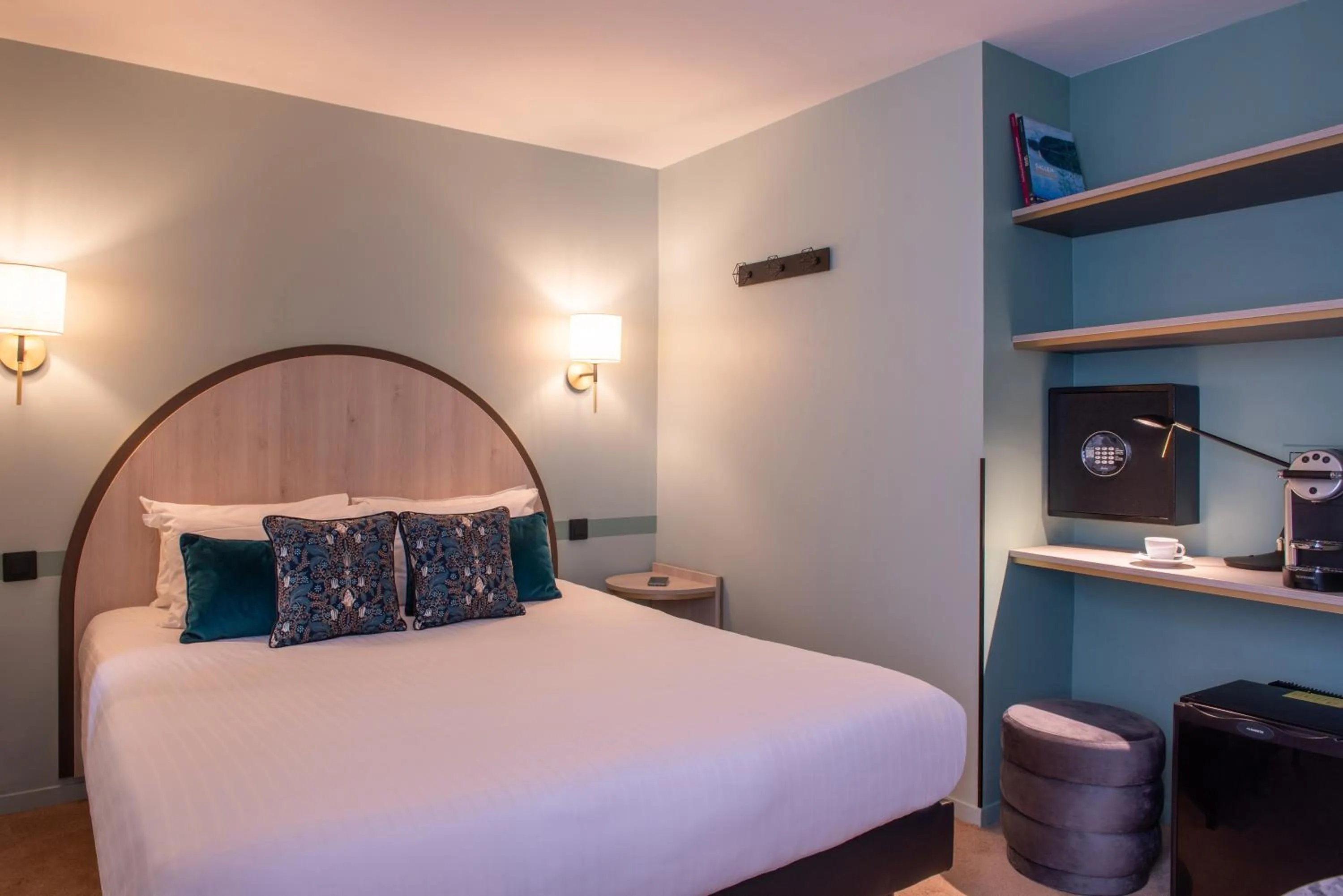 Bedroom, Bed in Hotel France Albion