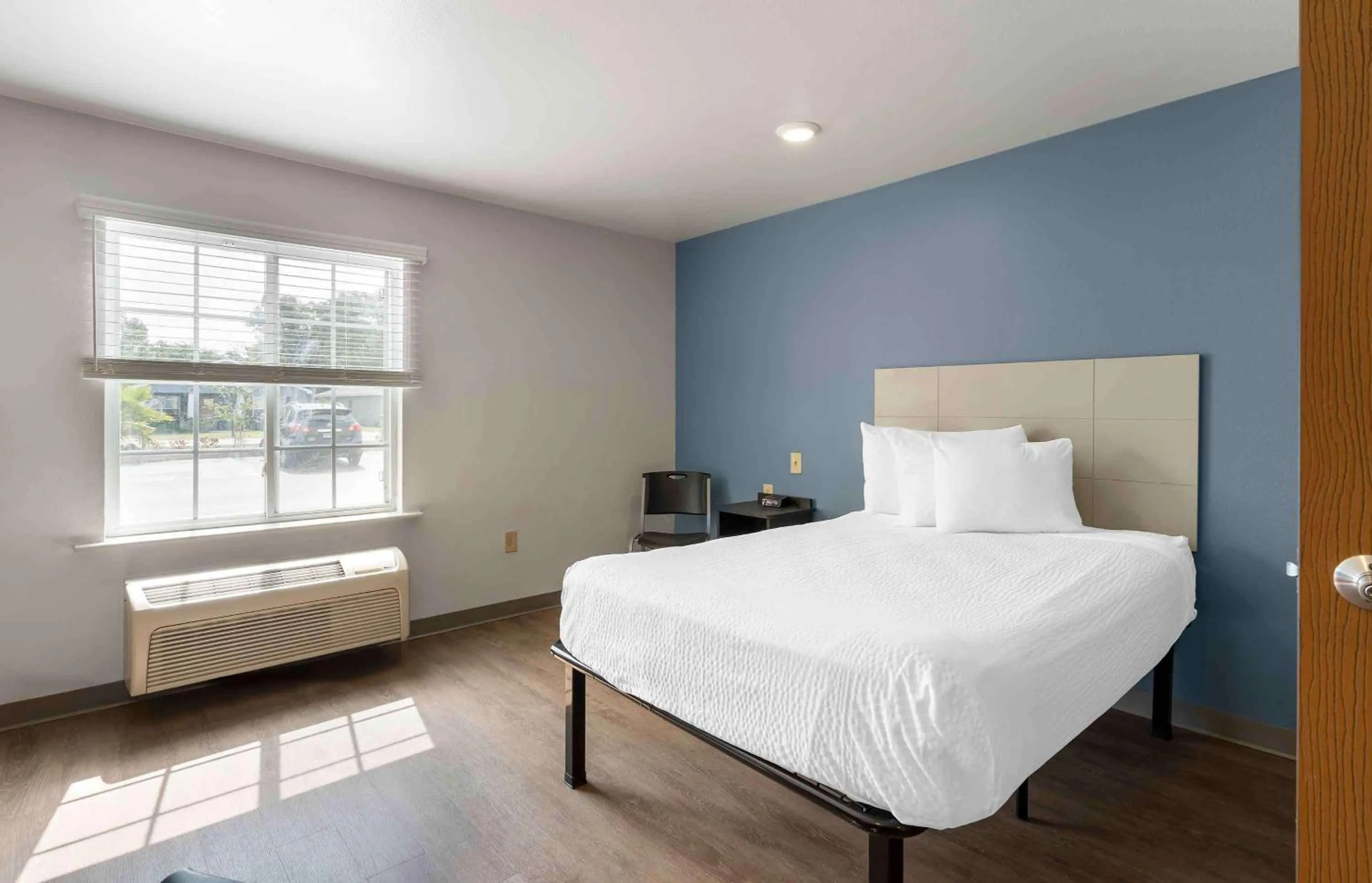 Bedroom, Bed in Extended Stay America Select Suites - Lakeland