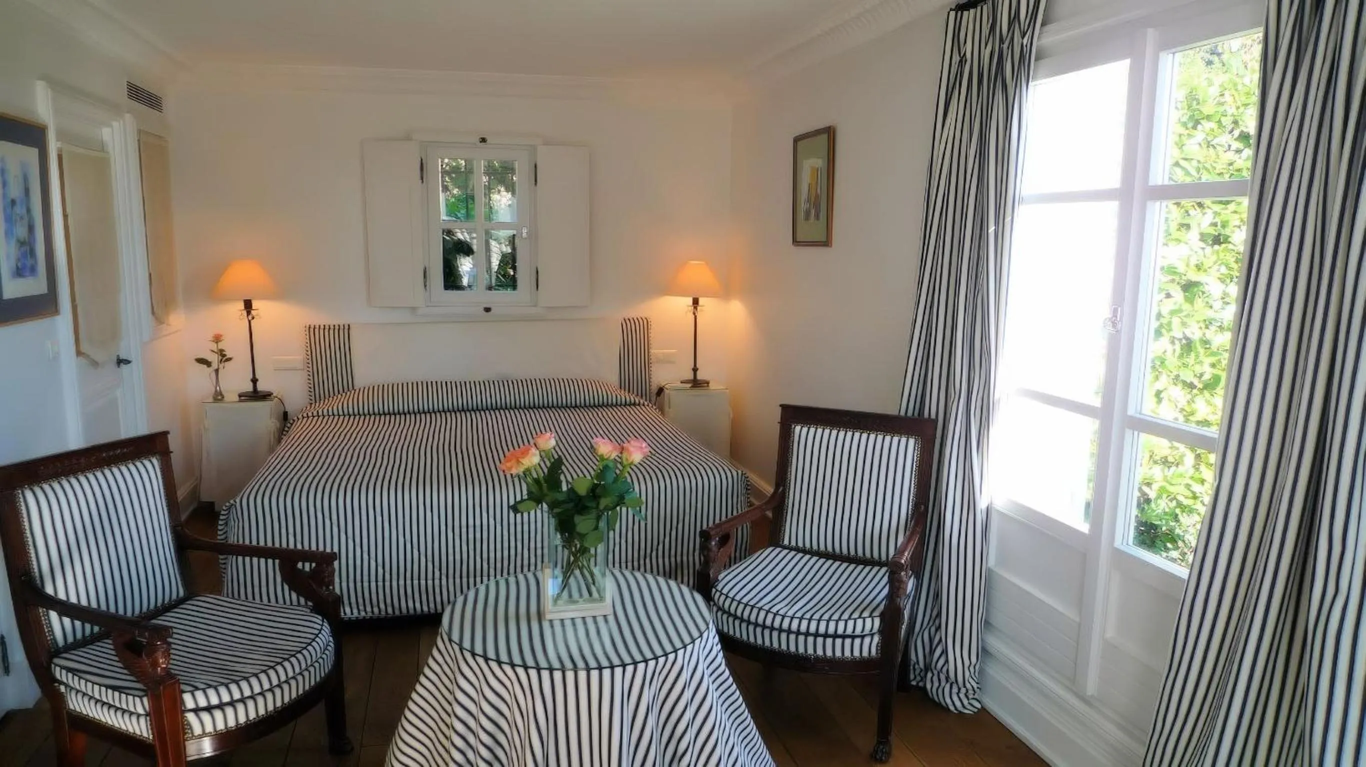 Living room, Bed in Les Vergers de Saint Paul