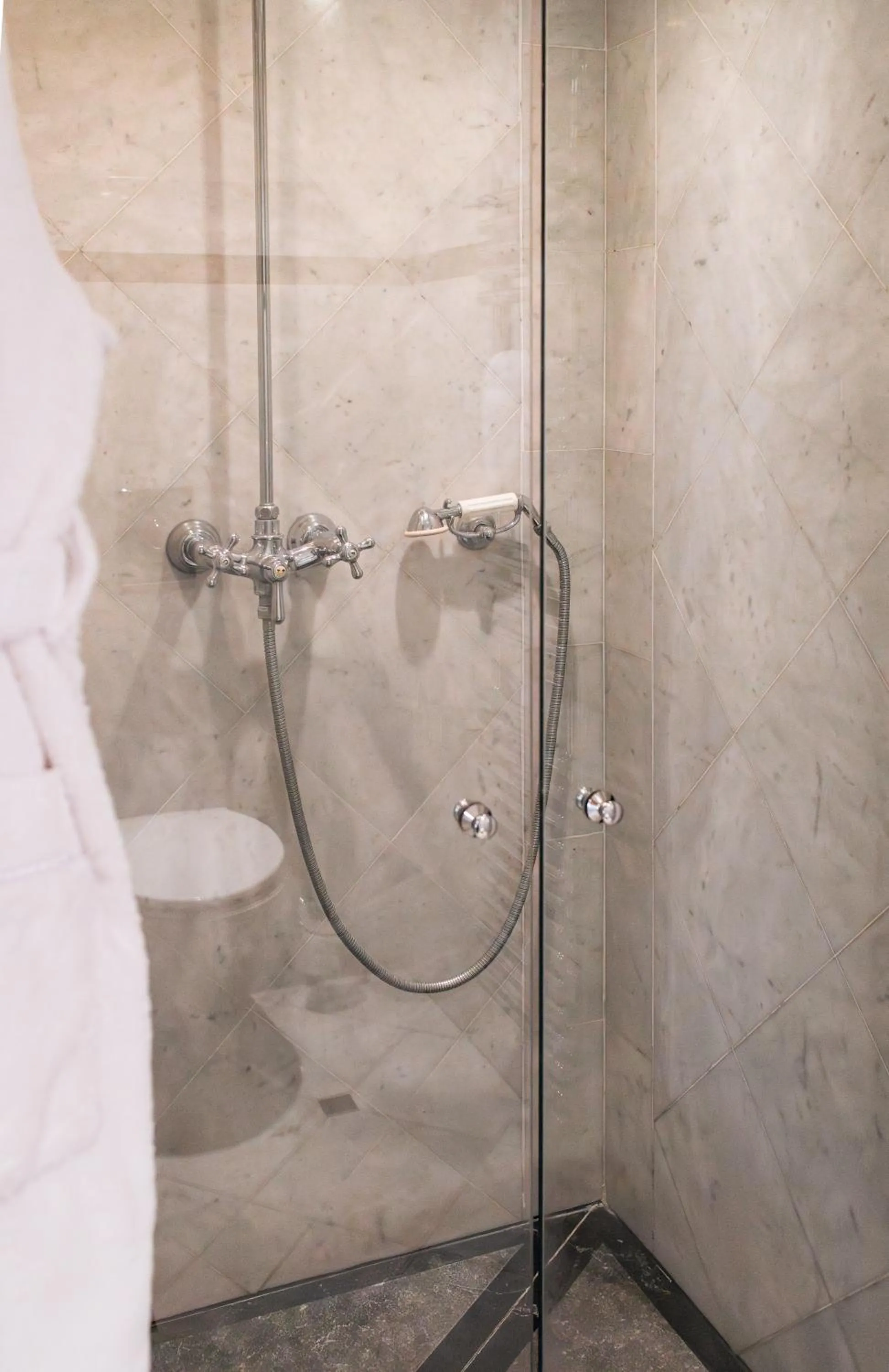 Shower in Les Vergers de Saint Paul