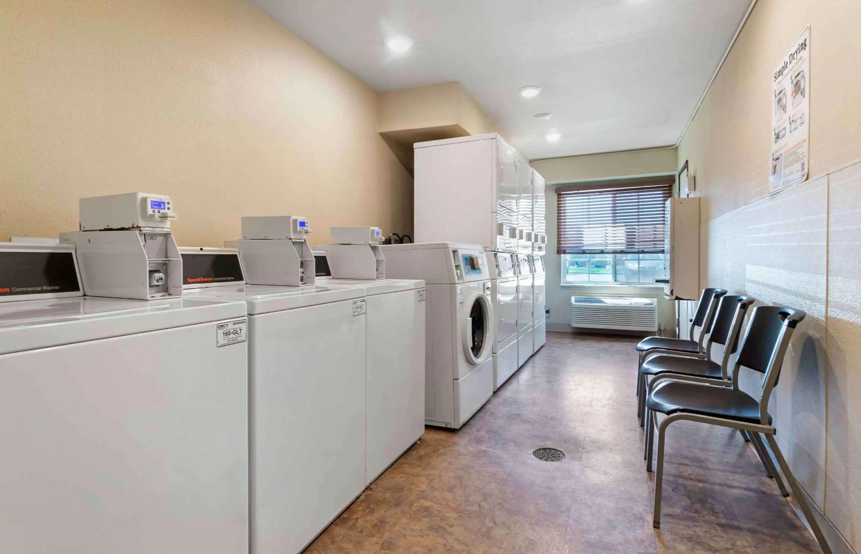 Property building in Extended Stay America Select Suites - Kansas City - South - I-49