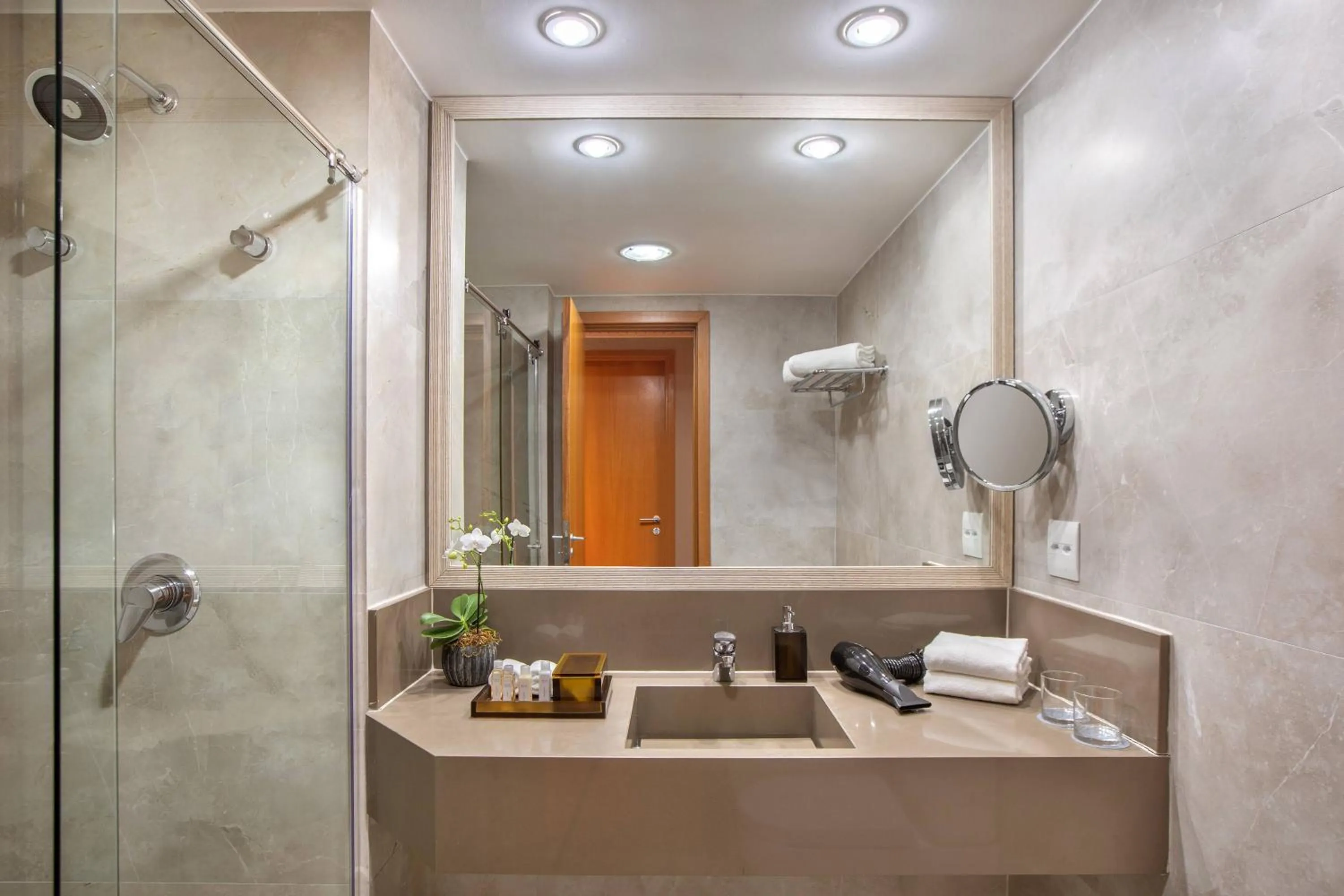 Bathroom in Hotel Brasil 21 Suites Affiliated by Meliá