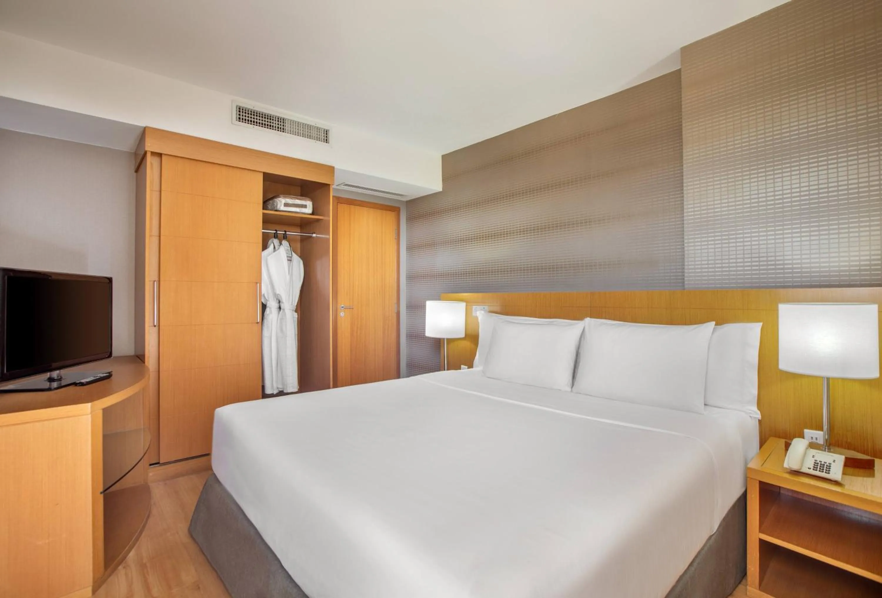 Property building, Bed in Hotel Brasil 21 Suites Affiliated by Meliá