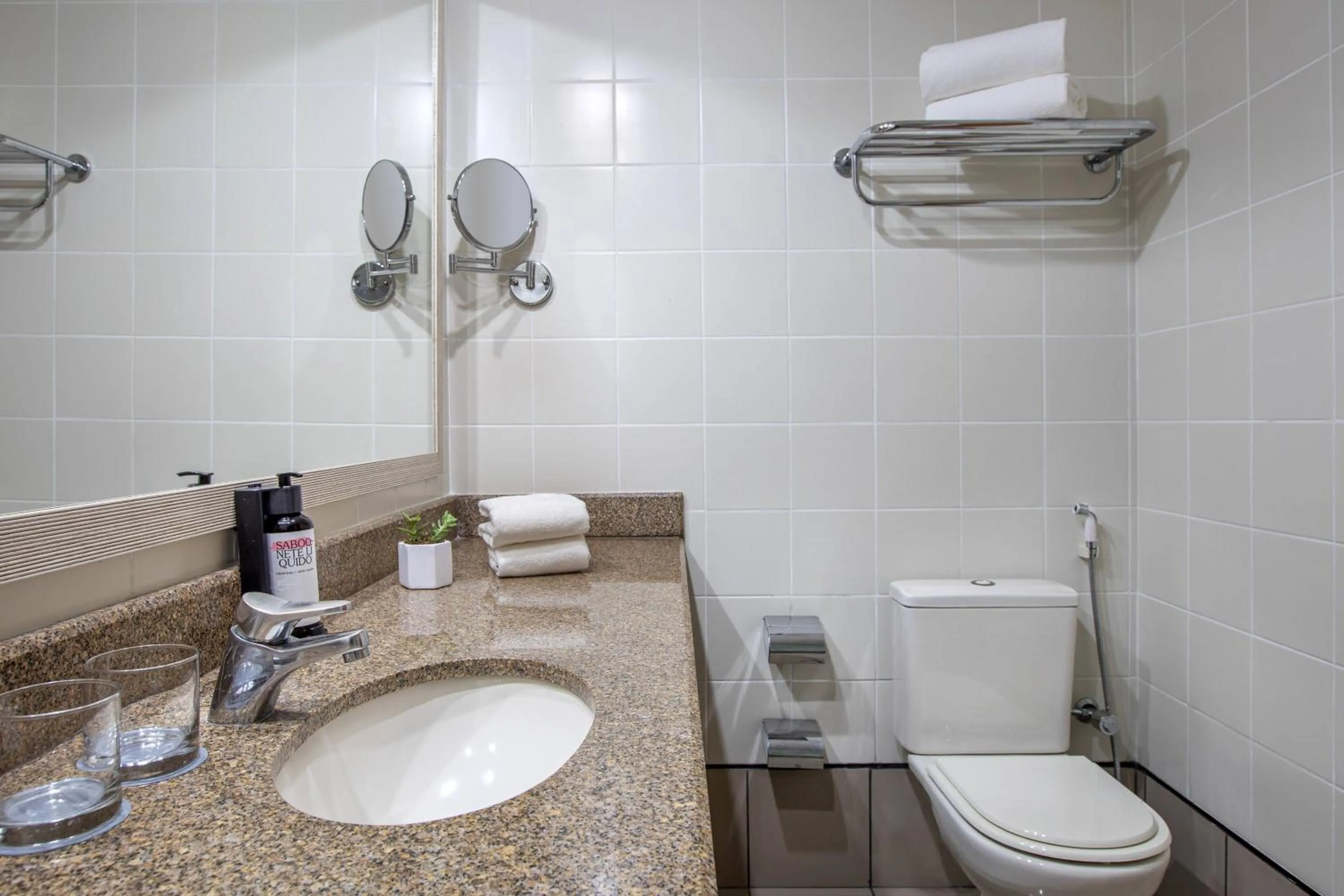 Bathroom in Hotel Brasil 21 Suites Affiliated by Meliá