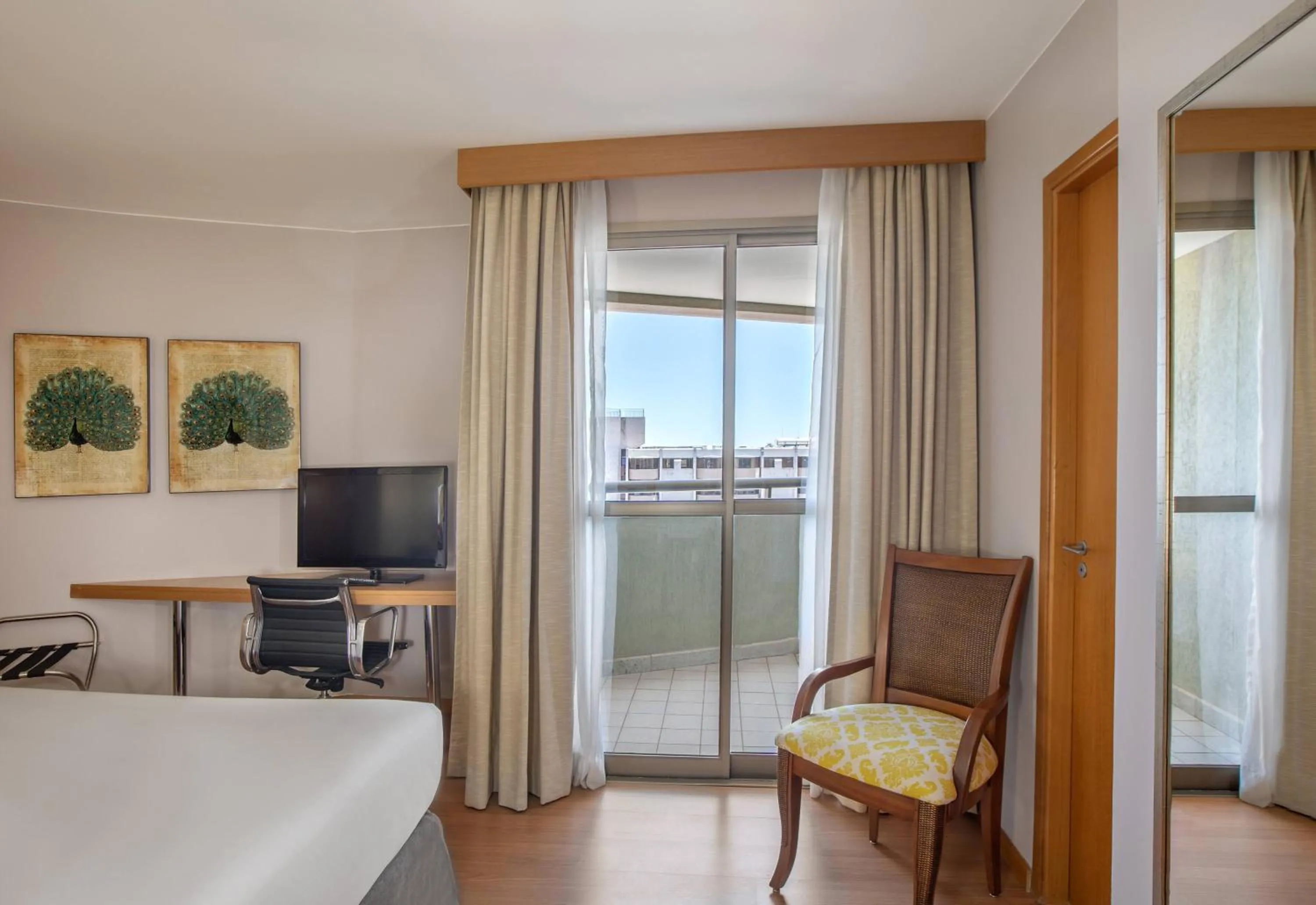 Property building, Bed in Hotel Brasil 21 Suites Affiliated by Meliá