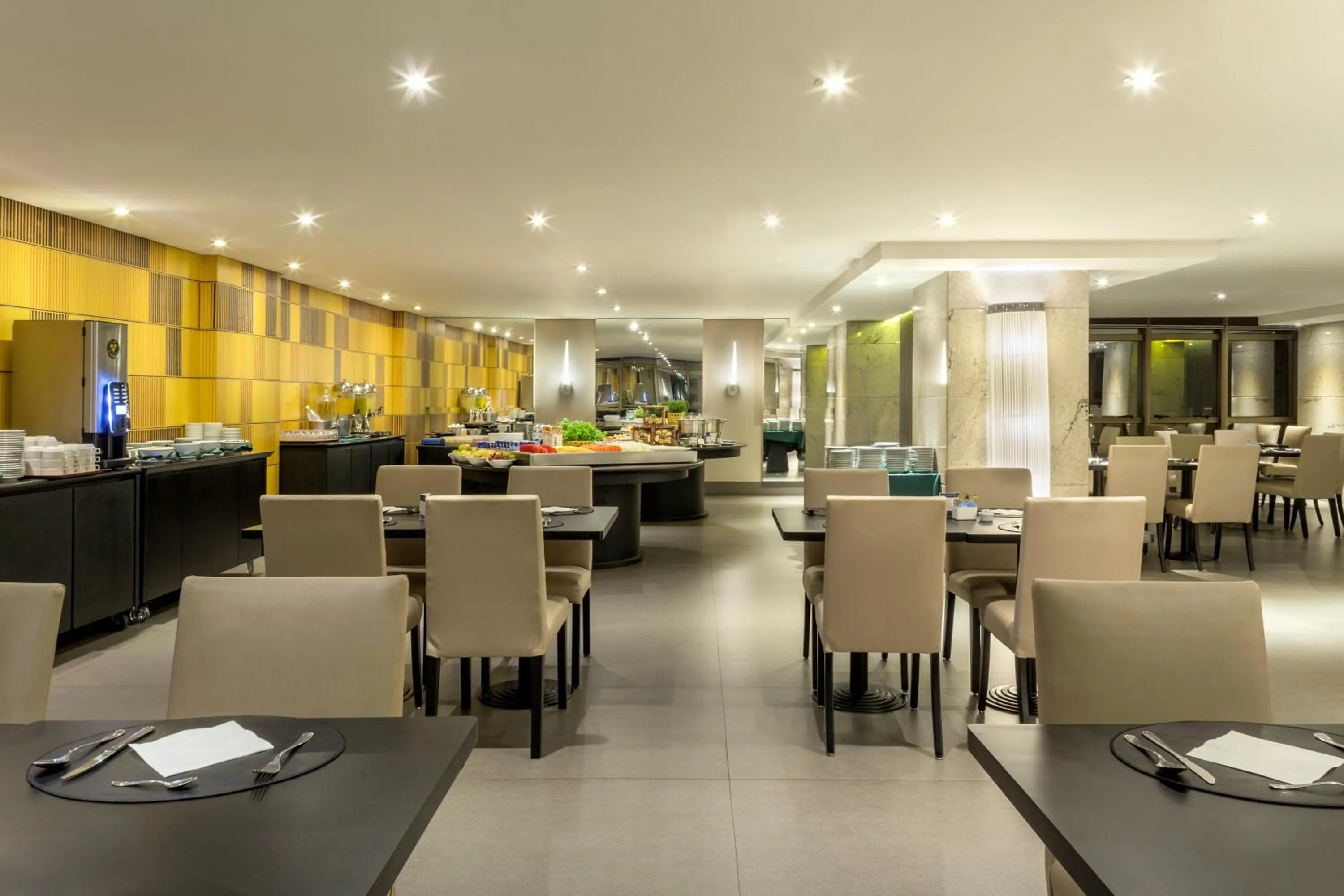 Restaurant/places to eat in Brasil 21 Suites Affiliated by Meliá