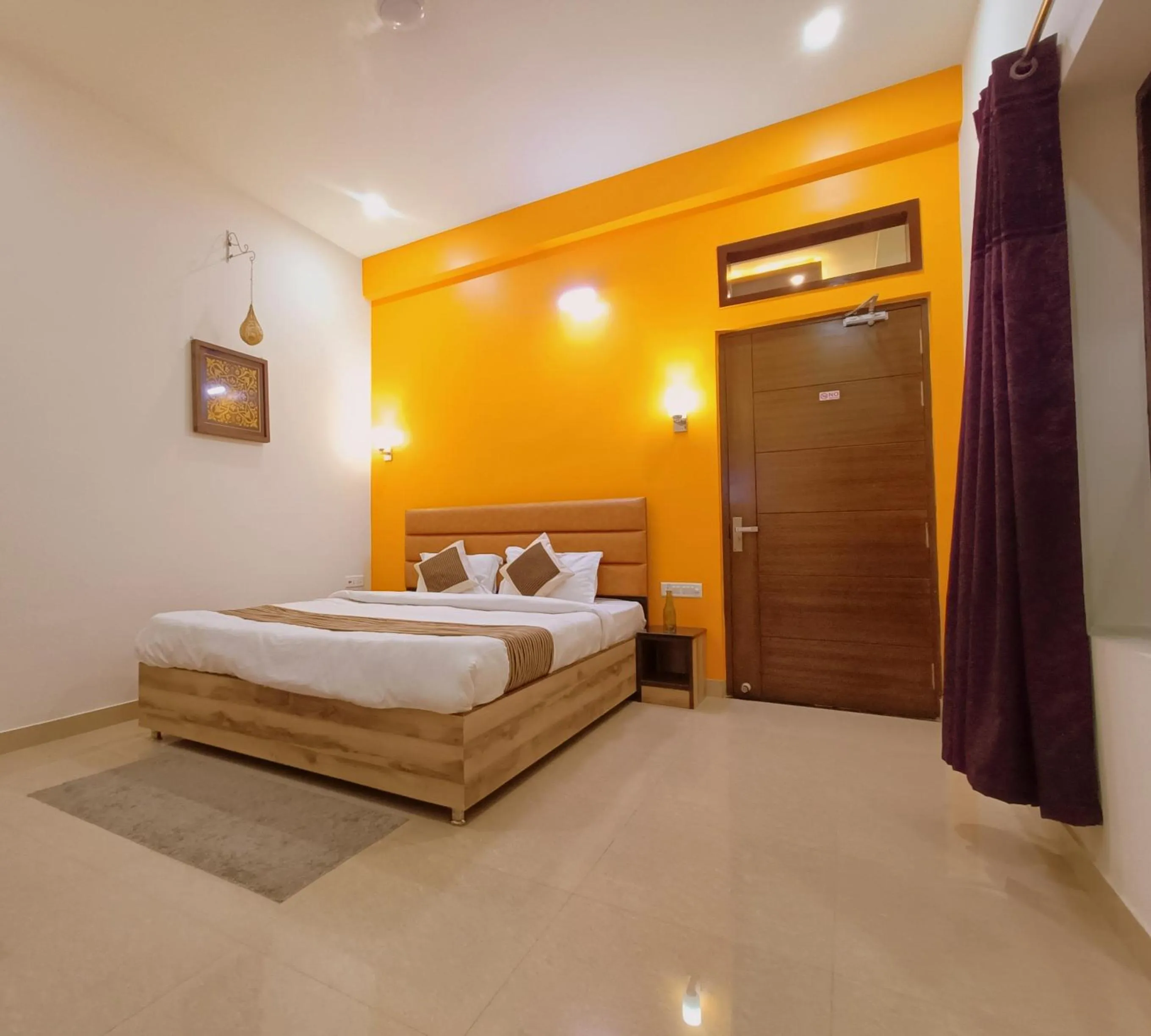 Deluxe Double Room in The Hideout Agra Garden Homestay - 11 minutes to Taj