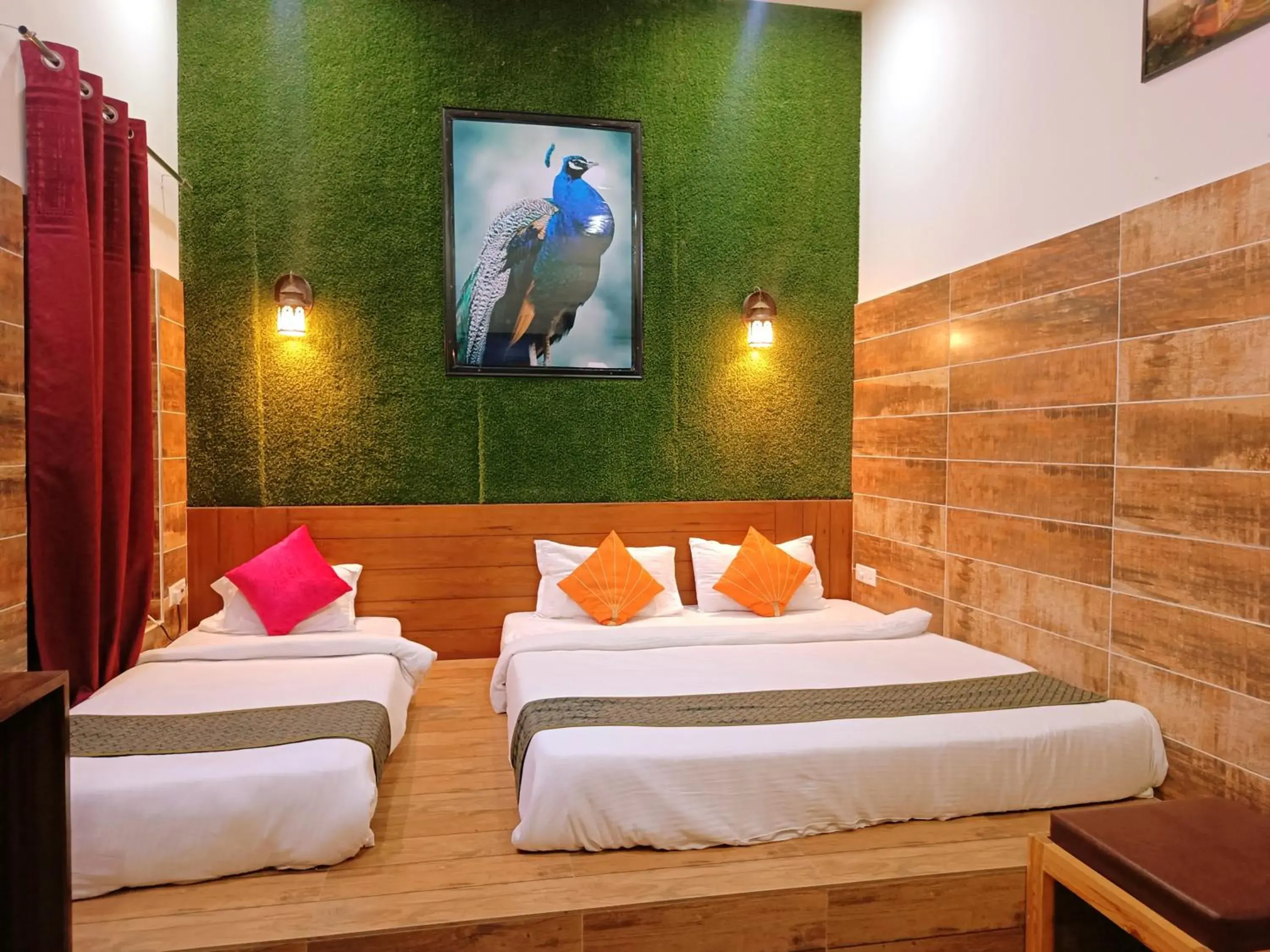 Deluxe Family Room in The Hideout Agra Garden Homestay - 11 minutes to Taj Deluxe Family Room in The Hideout Agra Garden Homestay - 11 minutes to Taj