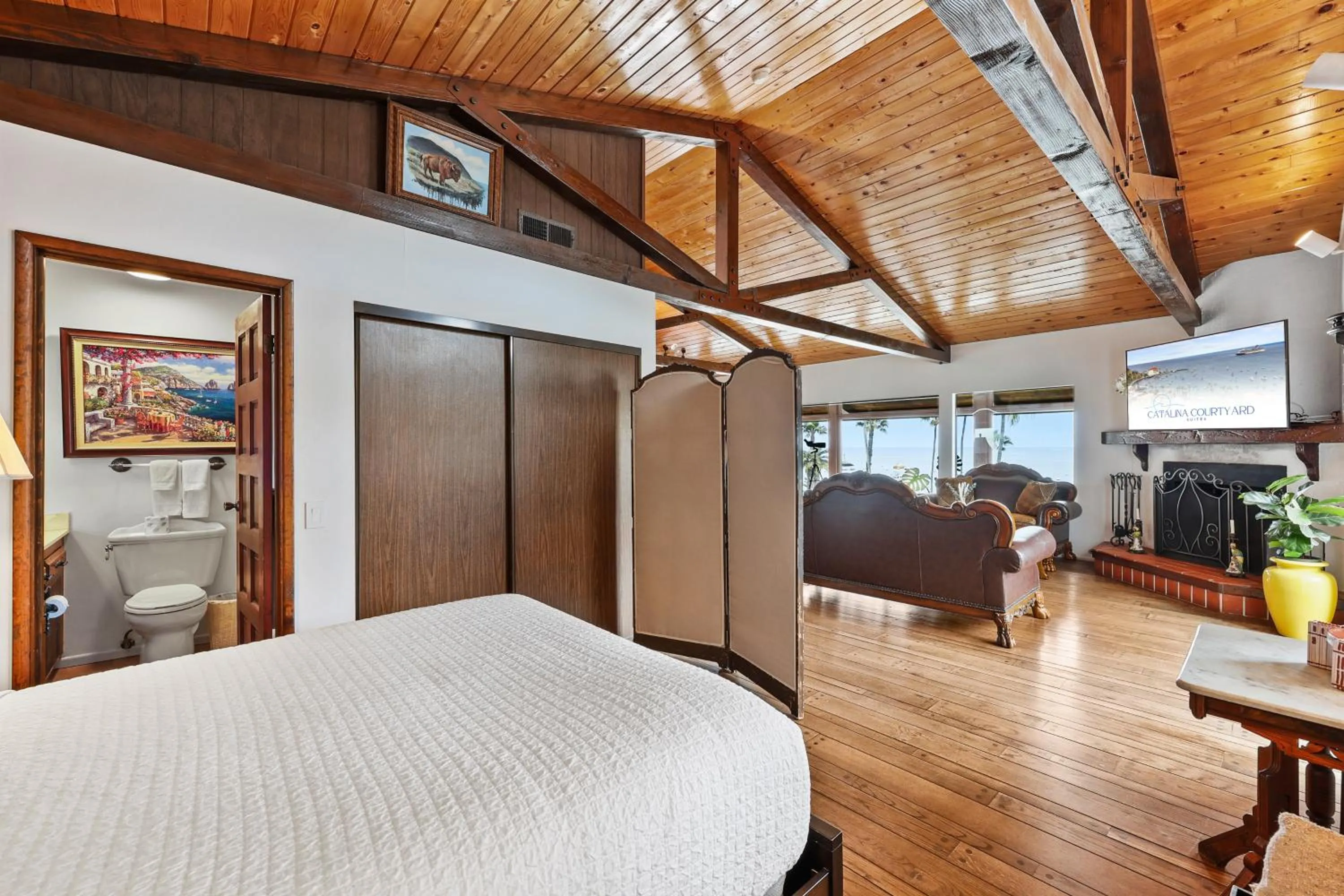 Bedroom, Bed in Catalina Courtyard Suites
