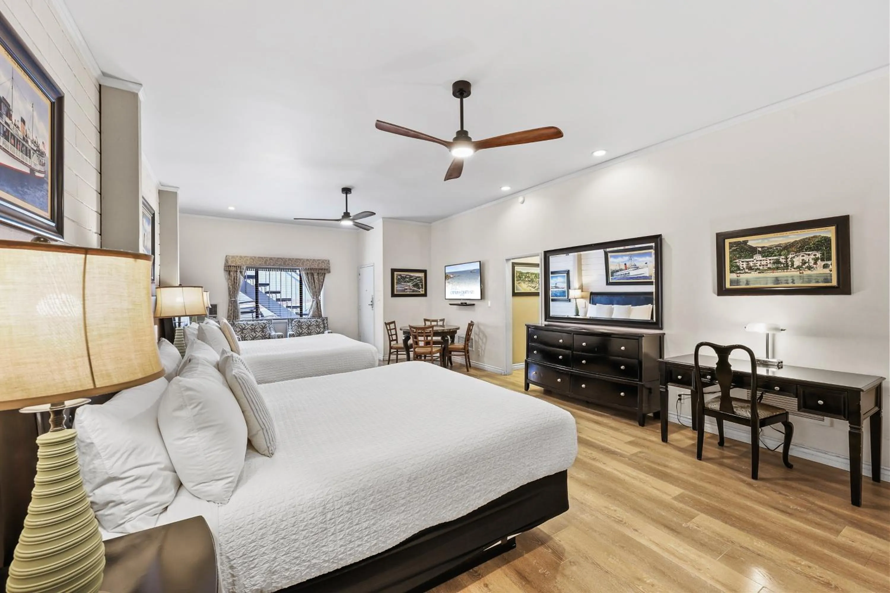 Bedroom, Bed in Catalina Courtyard Suites